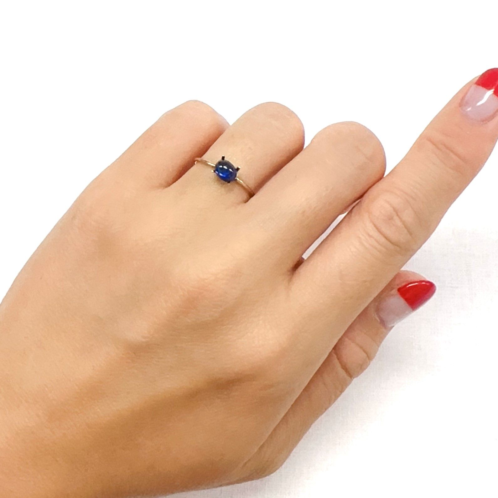 サファイア(宝石名ブルー・サファイア)スリランカ/マダガスカル産 0.96ct 識別済[230923438]5.7x4.4mm前後