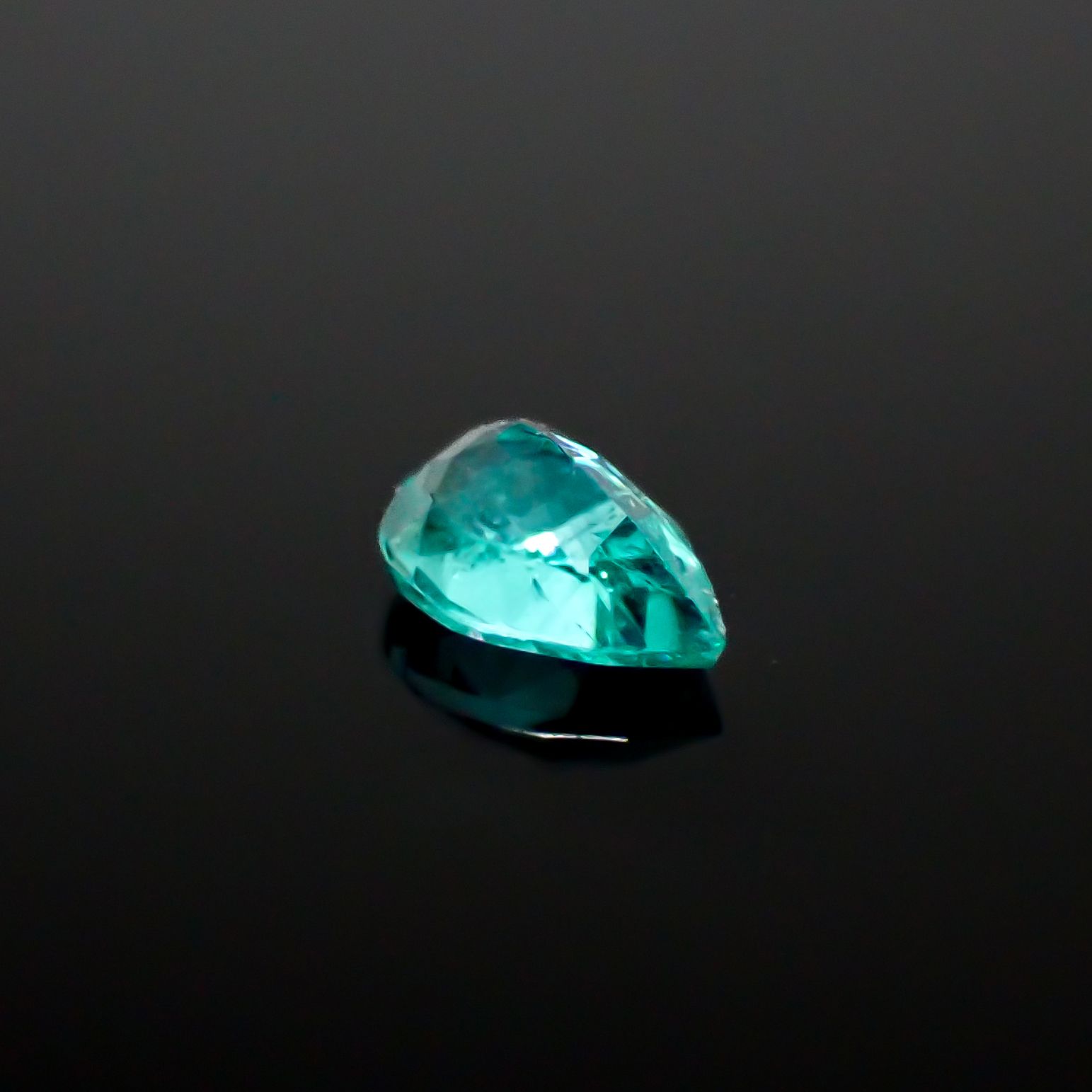 パライバトルマリン ブラジル・ムルング鉱山産 0.088ct[240928753]3.4x2.4mm前後