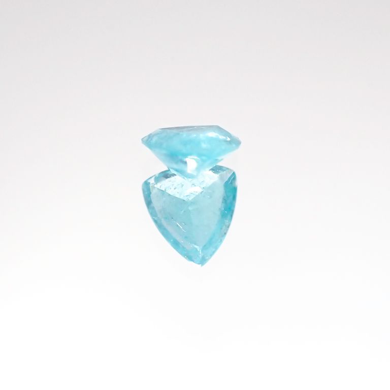 パライバトルマリン(宝石名トルマリン/別名パライバ・トルマリン) ブラジル・キントス鉱山産 0.258ct ソ付(宝貴協)[20106437]4.7×4.4mm前後