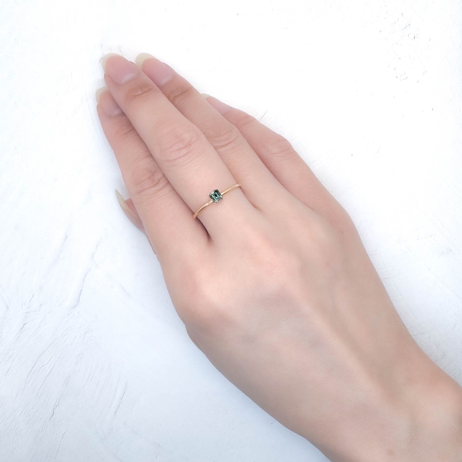 アレキサンドライト(宝石名アレキサンドライト)ロシア産 GIA鑑付 0.22ct / 3.44x3.1mm前後 [251031285]