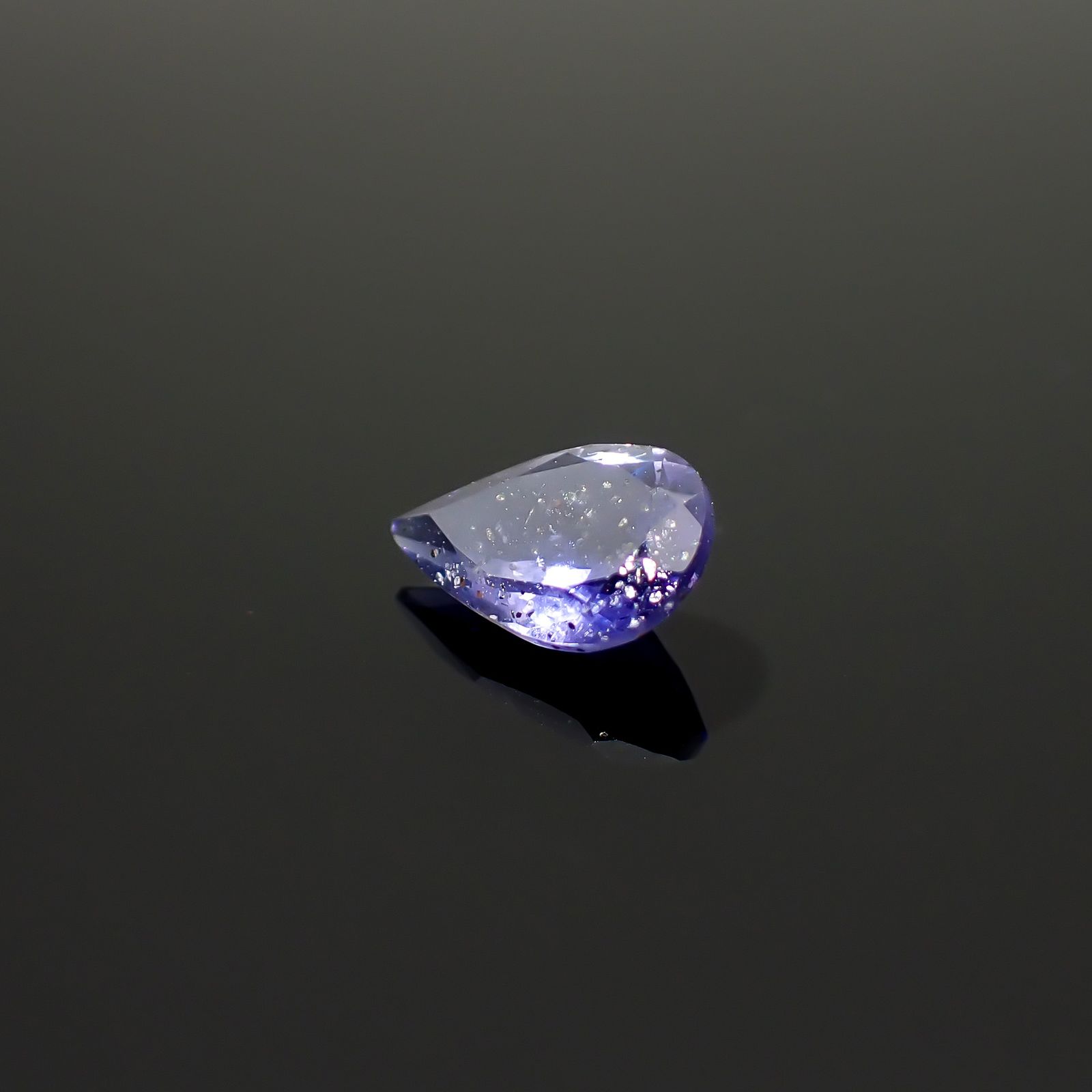 アイオライトサンストーン インド/ブラジル産 0.60ct / 7.9x5mm前後 [260932630]