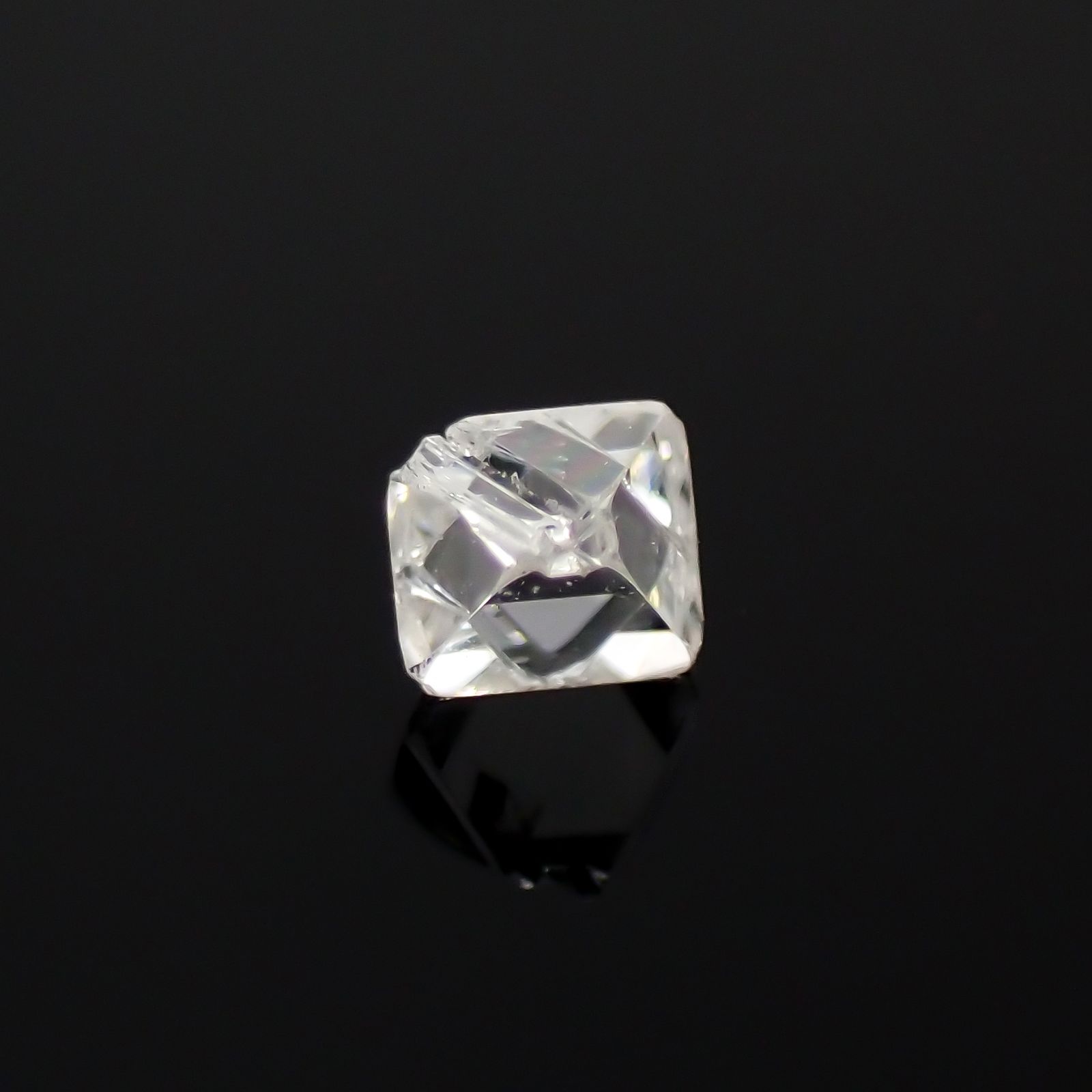 ソーヤブルダイヤモンド 原石 0.075ct[231023621]2.7x2.6mm前後