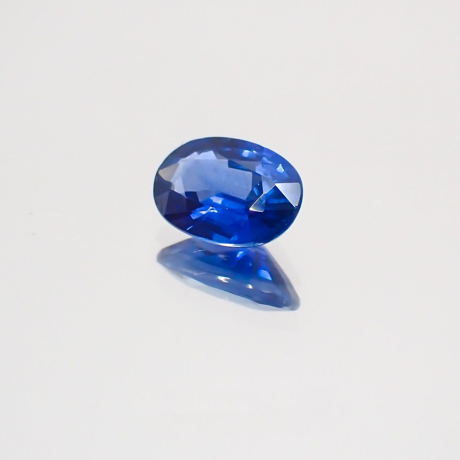 サファイア(宝石名サファイア) マダガスカル/スリランカ産 0.54ct 識別済[20128719]6×4.2mm前後