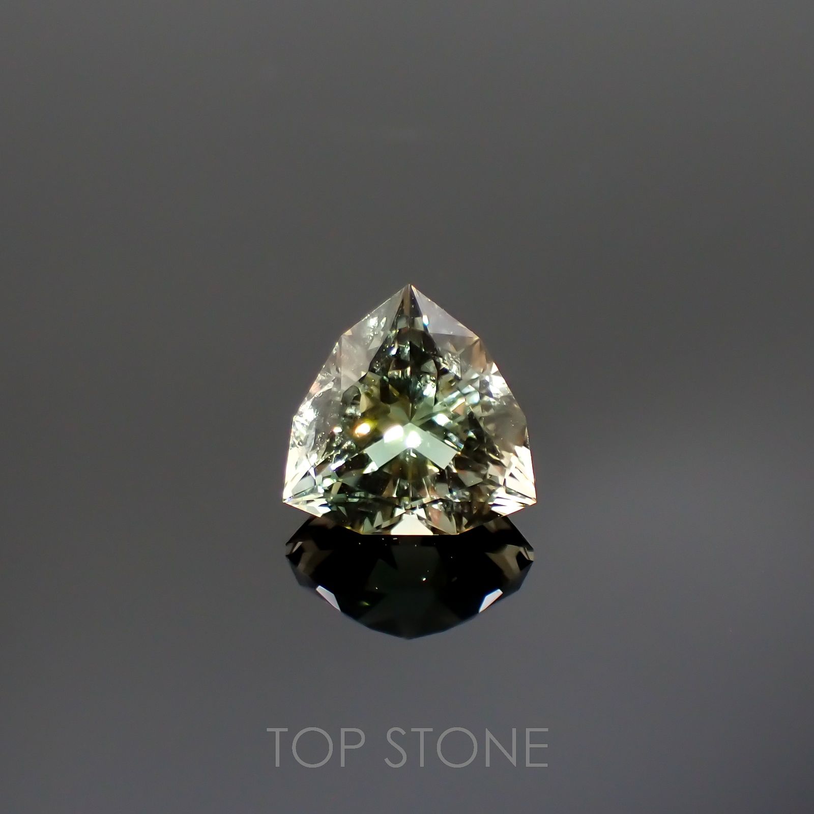 ◇カスタムカット◇バイカラーオレゴンサンストーン(宝石名ラブラドライト)アメリカ・オレゴン州産 3.35ct 識別済[220616266]9.8x9.9mm前後