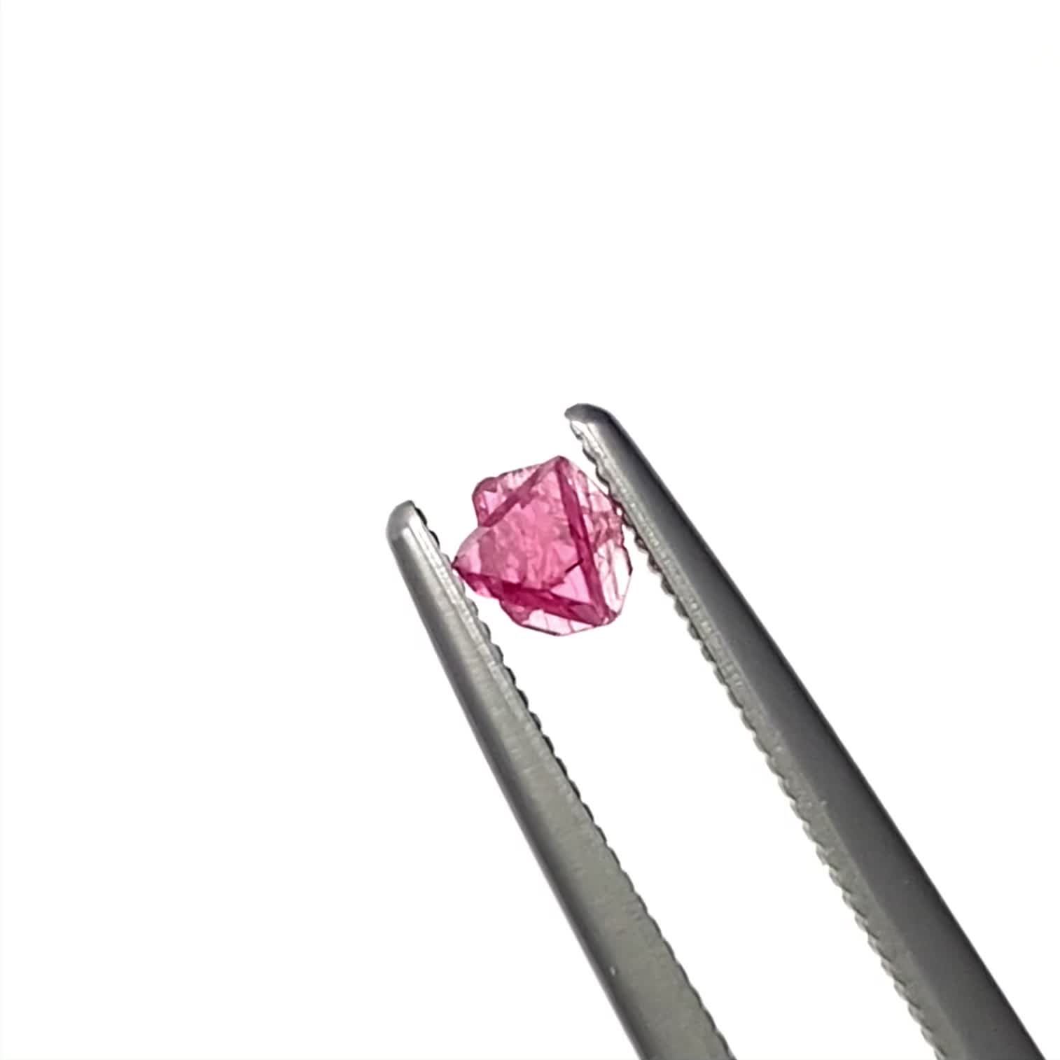スピネル2点 ツインクリスタルスピネル(スピネル式双晶）原石 ビルマ産 0.14