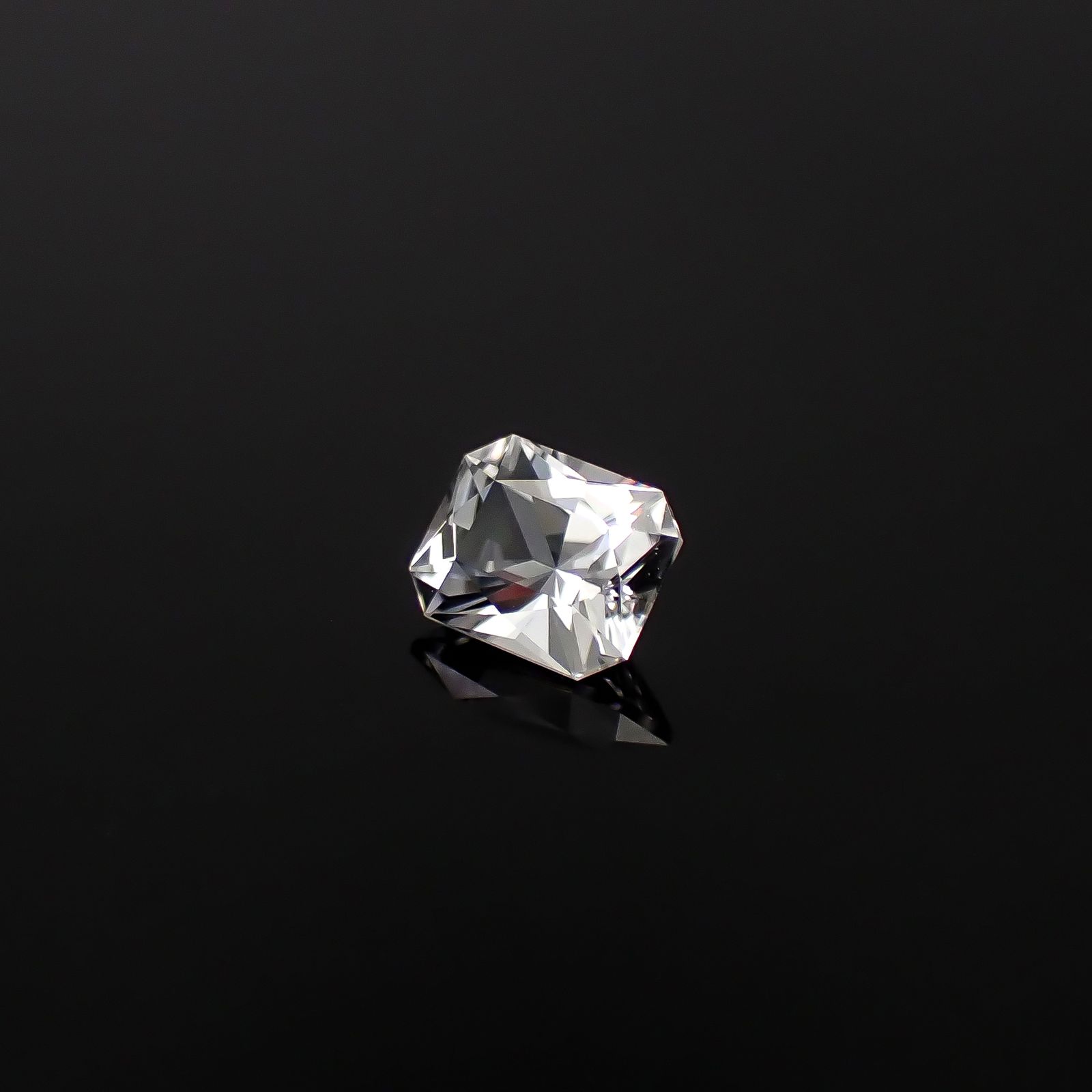 フェナカイト ロシア産 0.62ct / 5.8x4.7mm前後 [260231713]