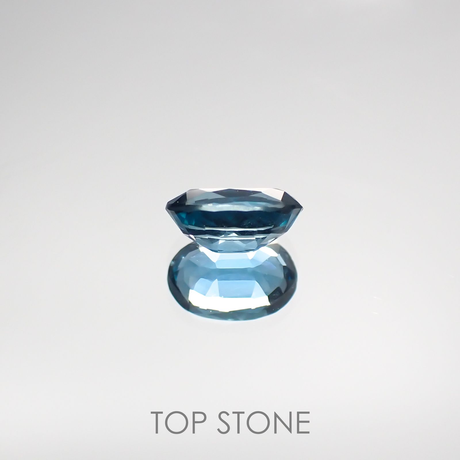 オーシャンブルーカイヤナイト インド産 ルース 0.58ct[210711427]6.1×4mm前後