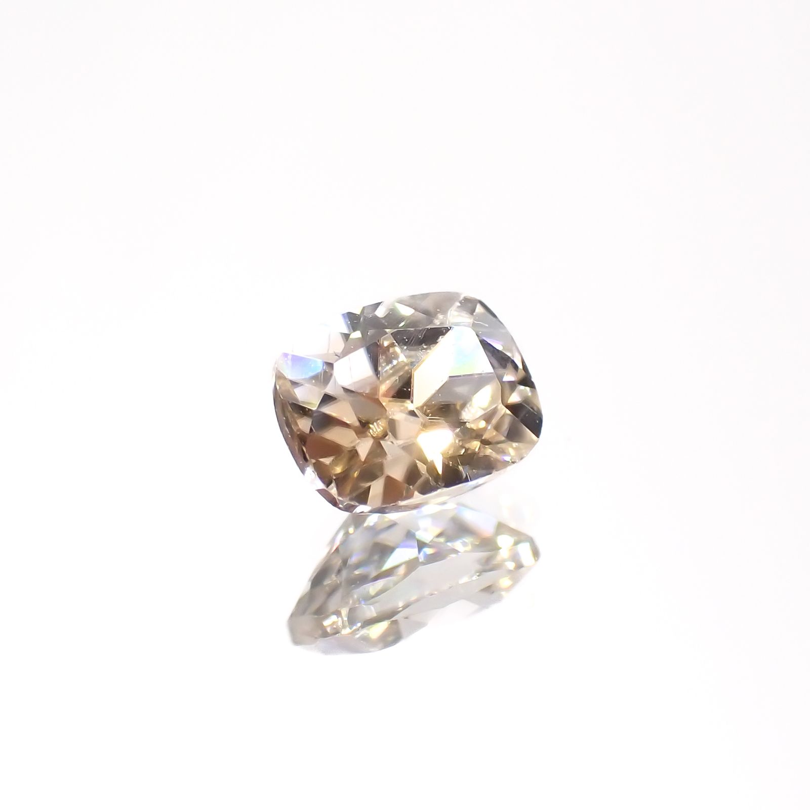 シャンパンカラージルコン スリランカ/カンボジア産 0.71ct[230521910]5.2x4mm前後