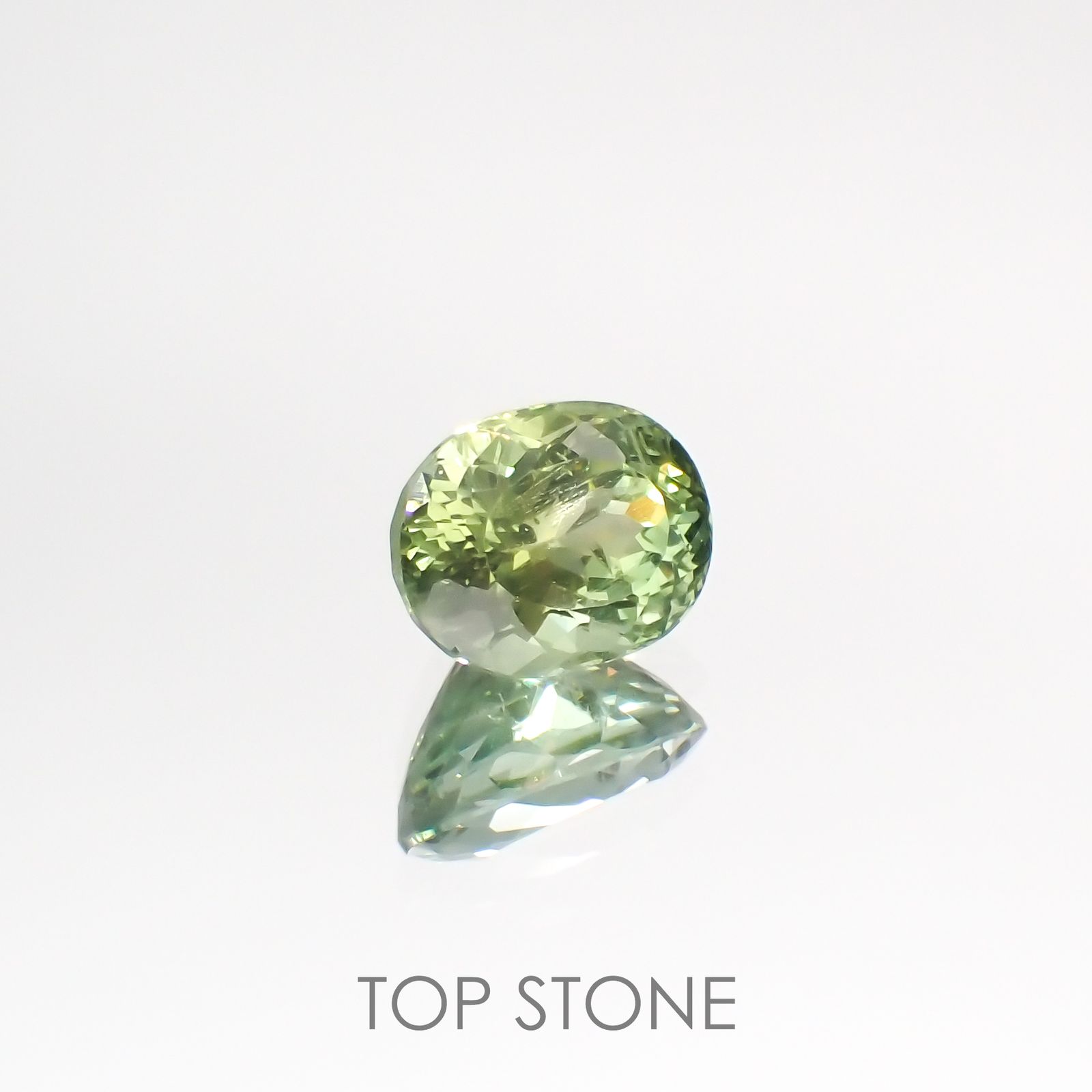 グリーンアパタイト(宝石名アパタイト) マダガスカル産 2.16ct 識別済[211113805]8.6×6.7mm前後