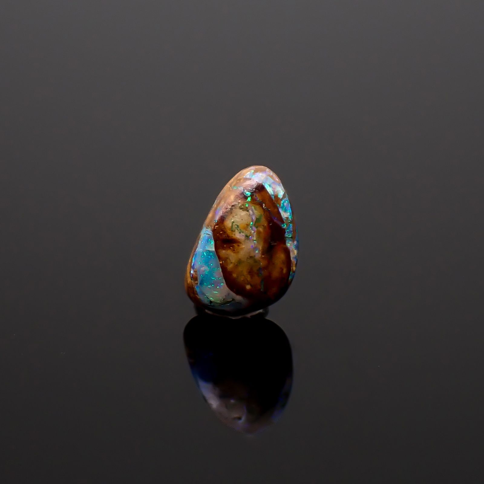 ボルダーオパール オーストラリア産 0.58ct / 7.3x4.9mm前後 [260933076]