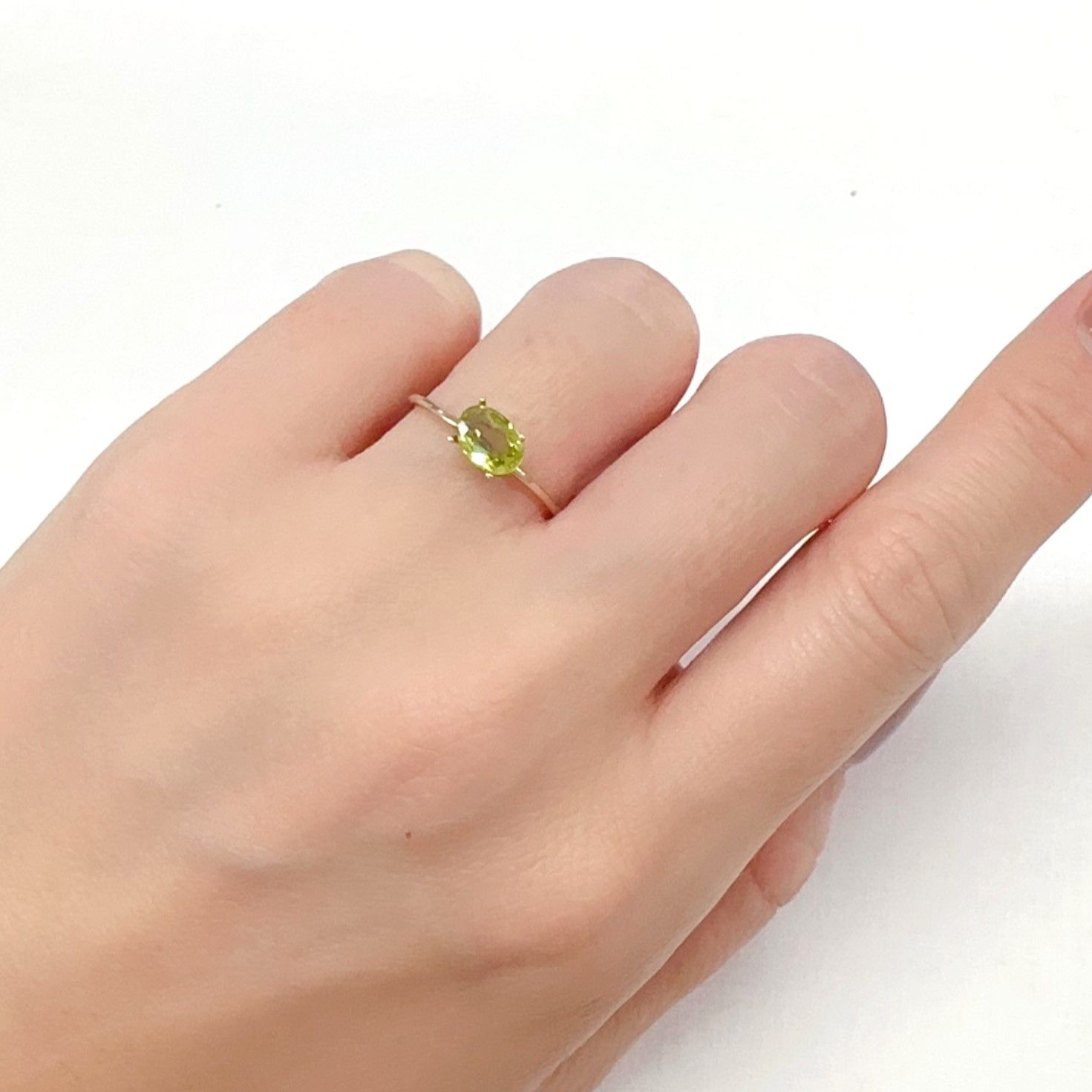 グリーンエンスタタイト(宝石名グリーン・エンスタタイト)カメルーン産 0.61ct 識別済[240125626]6.8x4.7mm前後