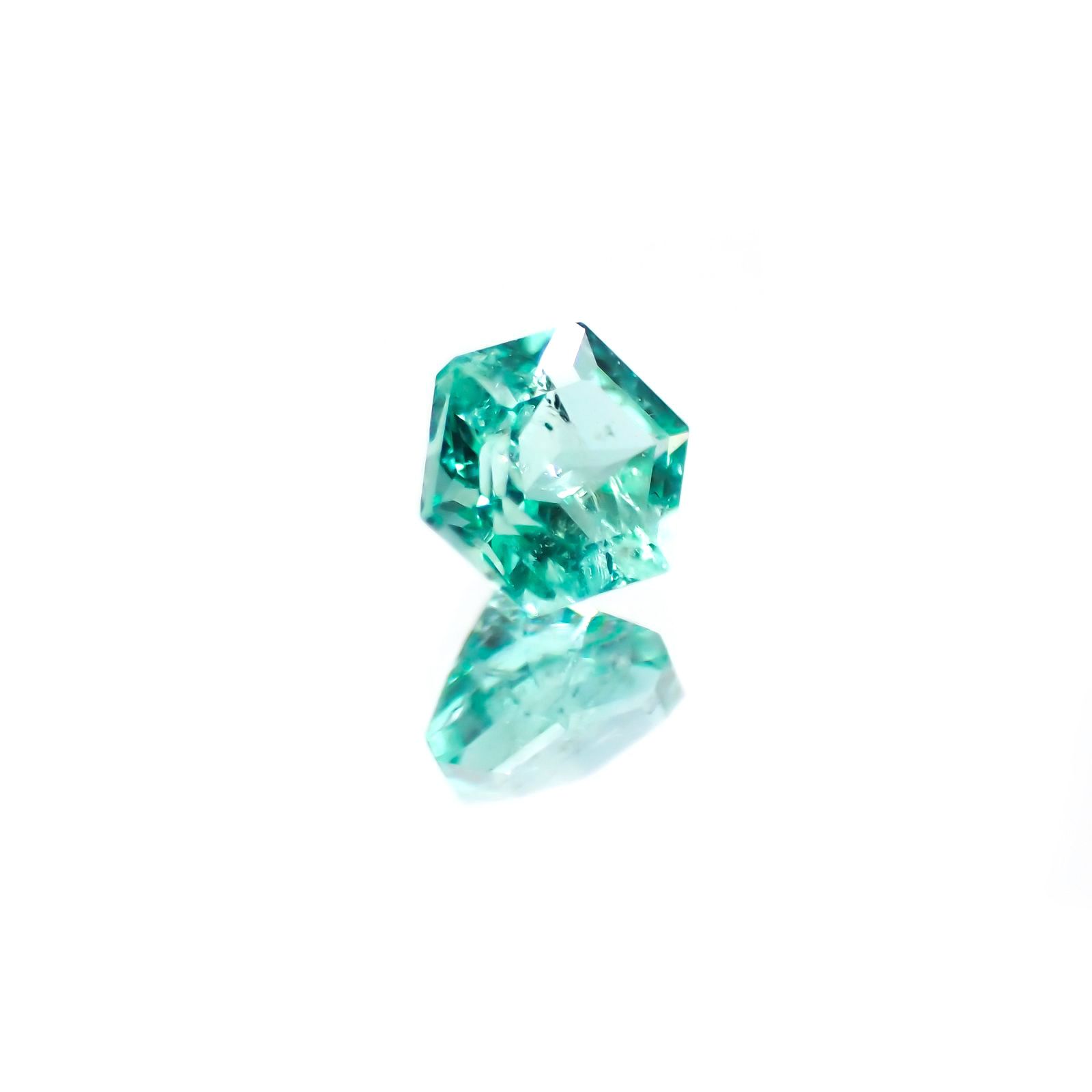 ◇ヘキサゴンカット◇エメラルド(宝石名エメラルド) ザンビア産 0.13ct 識別済[210611009]3×3mm前後
