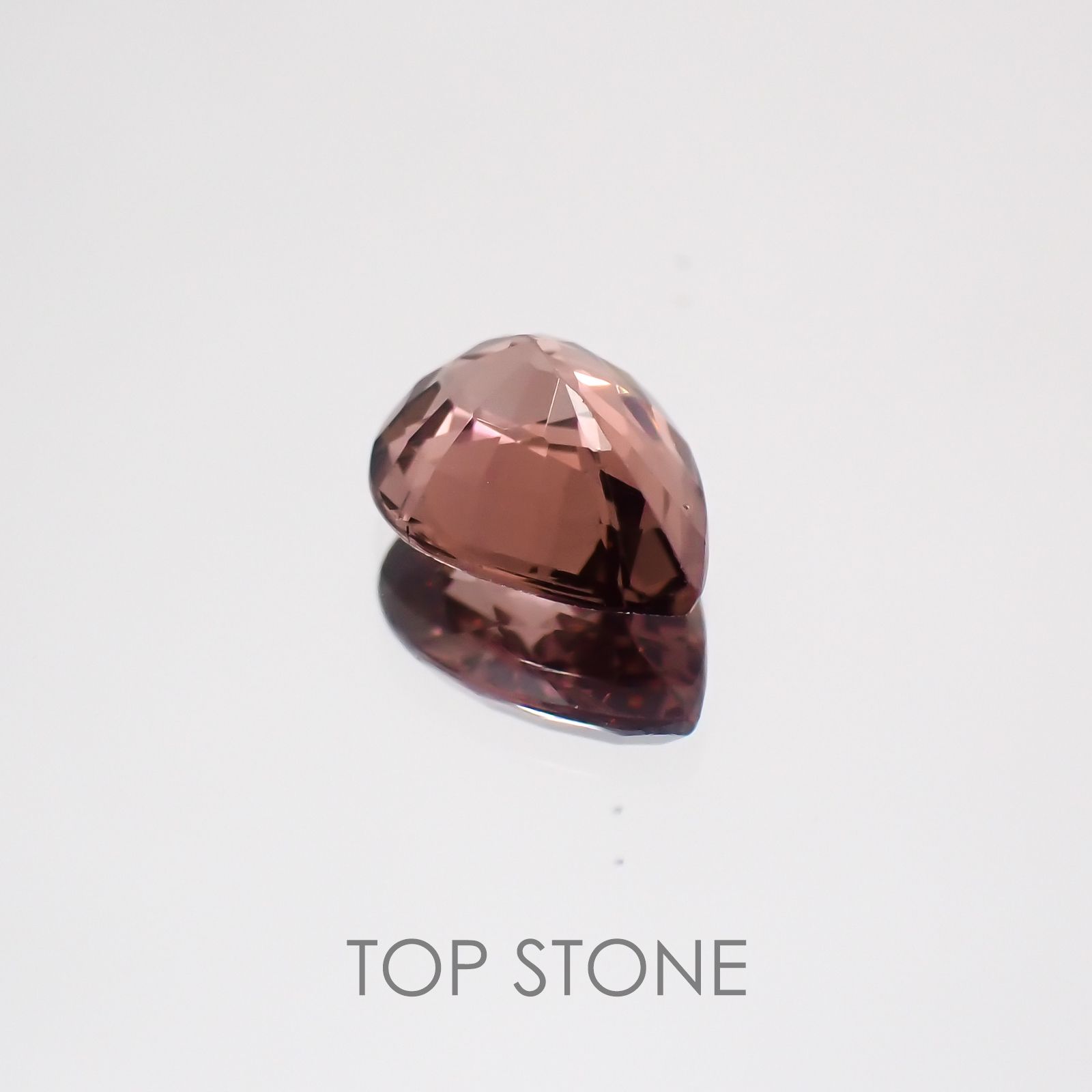 カラーチェンジマラヤガーネット タンザニア産 ルース 1.09ct[21029645]7.6×5.6mm前後