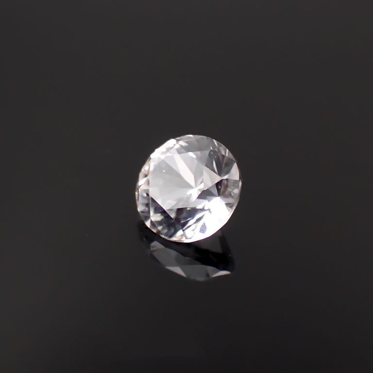 フェナカイト(宝石名ホワイト・フェナカイト)ロシア産 0.535ct ソ付(彩珠)[221219725]5.2x5.1mm前後