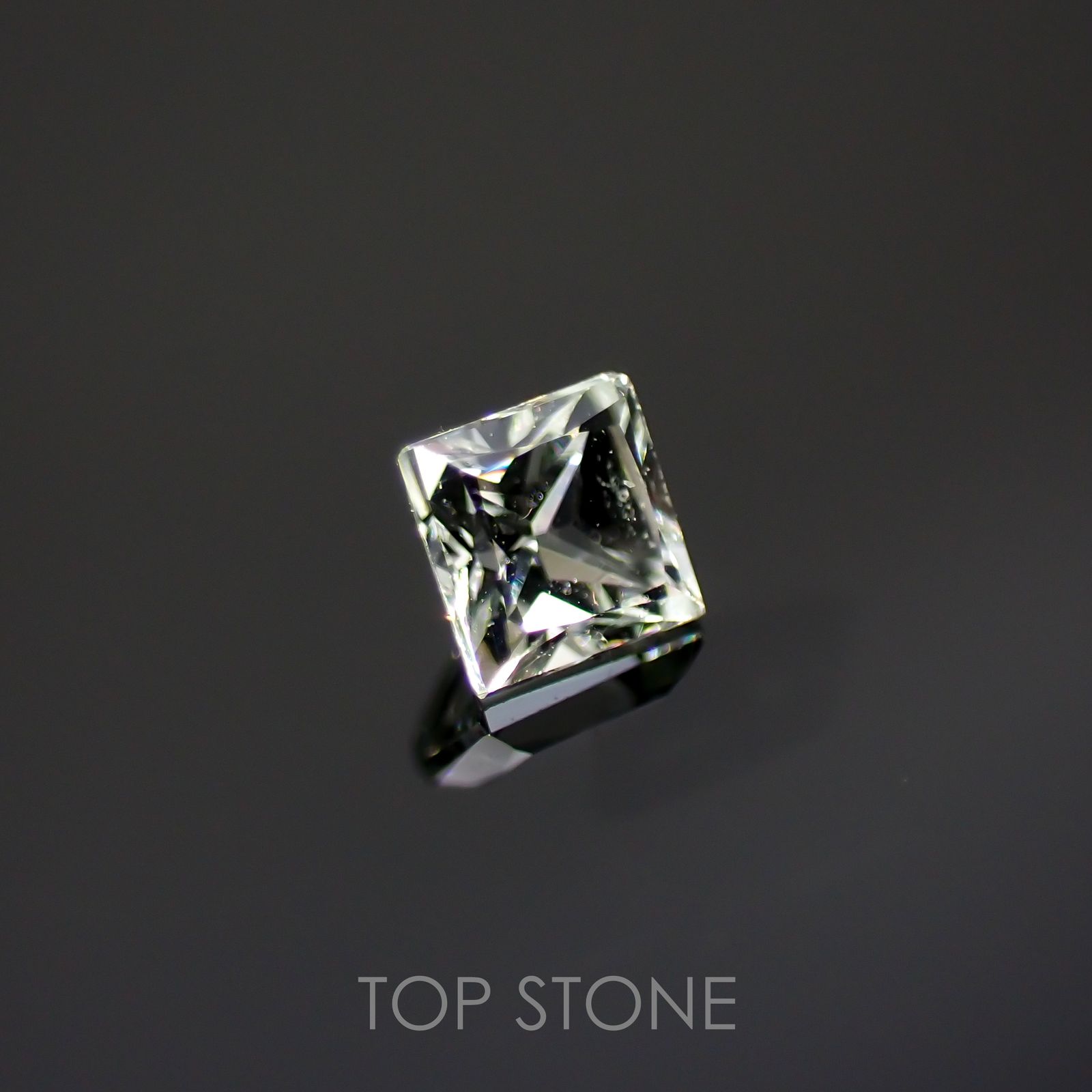 ◇プリンセスカット◇リューコガーネット(宝石名ホワイト グロッシュラー・ガーネット)ビルマ産 0.13ct 識別済[220115440]2.5x2.5mm前後