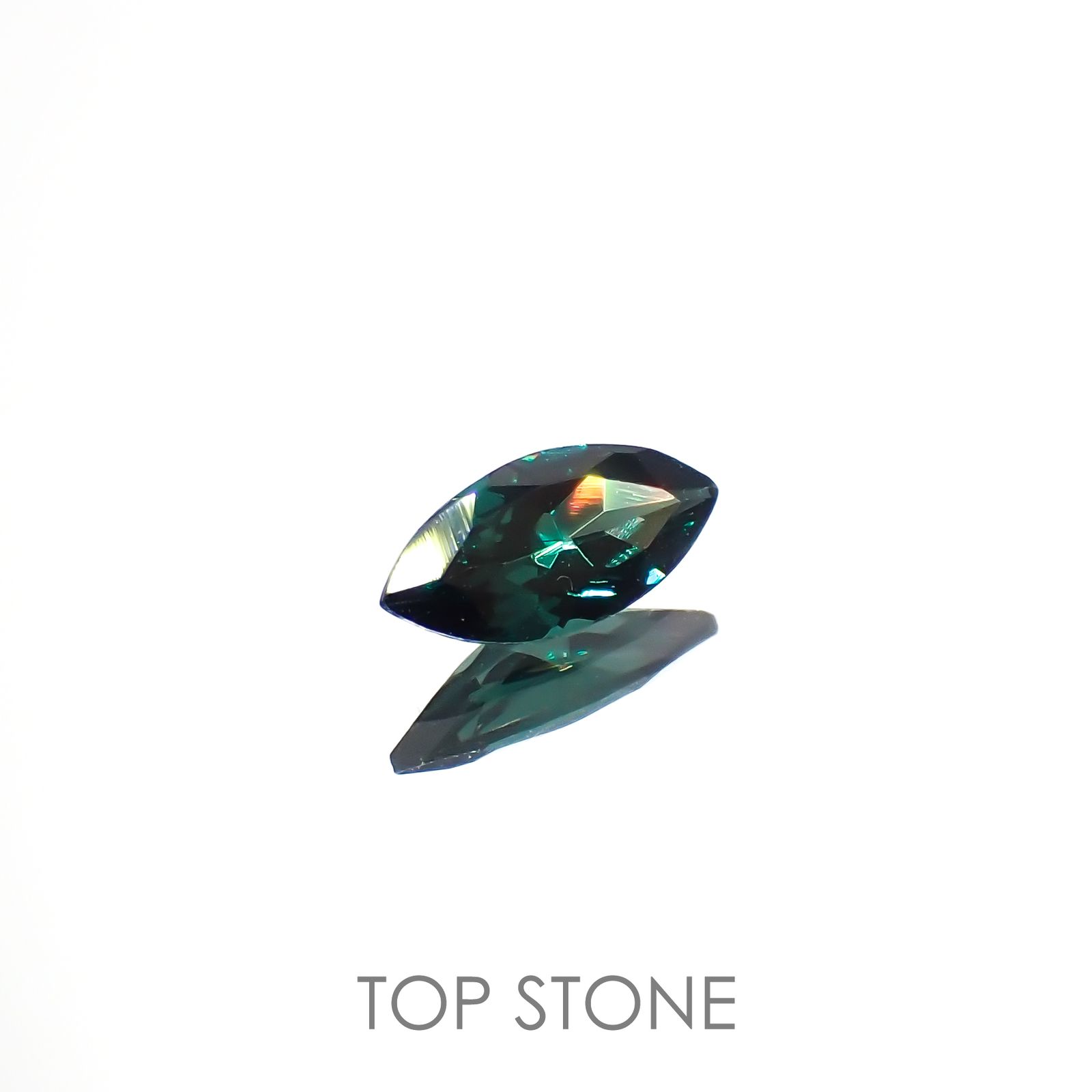 カラーチェンジガーネット(アレキタイプ)(宝石名ガーネット/カラーチェンジタイプ) マダガスカル・ベキリー産 0.23ct 識別済[20106610]6.2×3mm前後