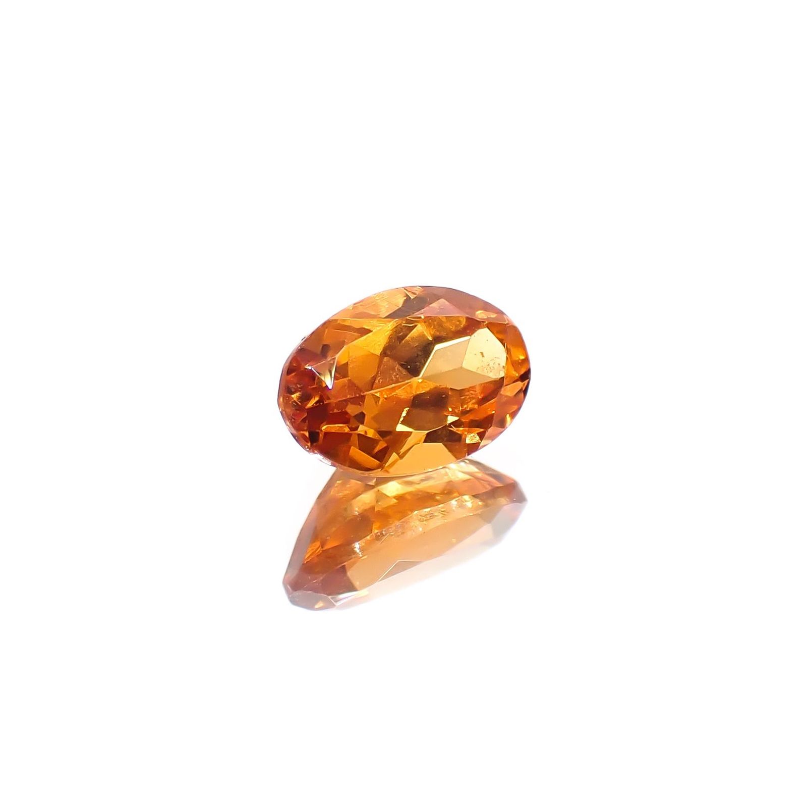 スペサルティンガーネット(宝石名ガーネット)タンザニア産 識別済 0.69ct / 6.2x4mm前後 [260617545]