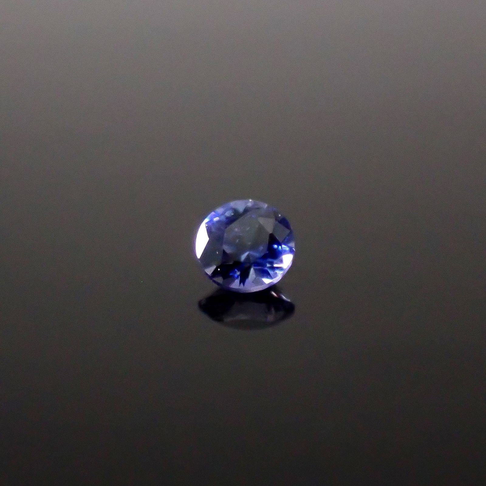 ベニトアイト アメリカ・カリフォルニア州産 0.05ct / 2.2x2.2mm前後 [251231466]
