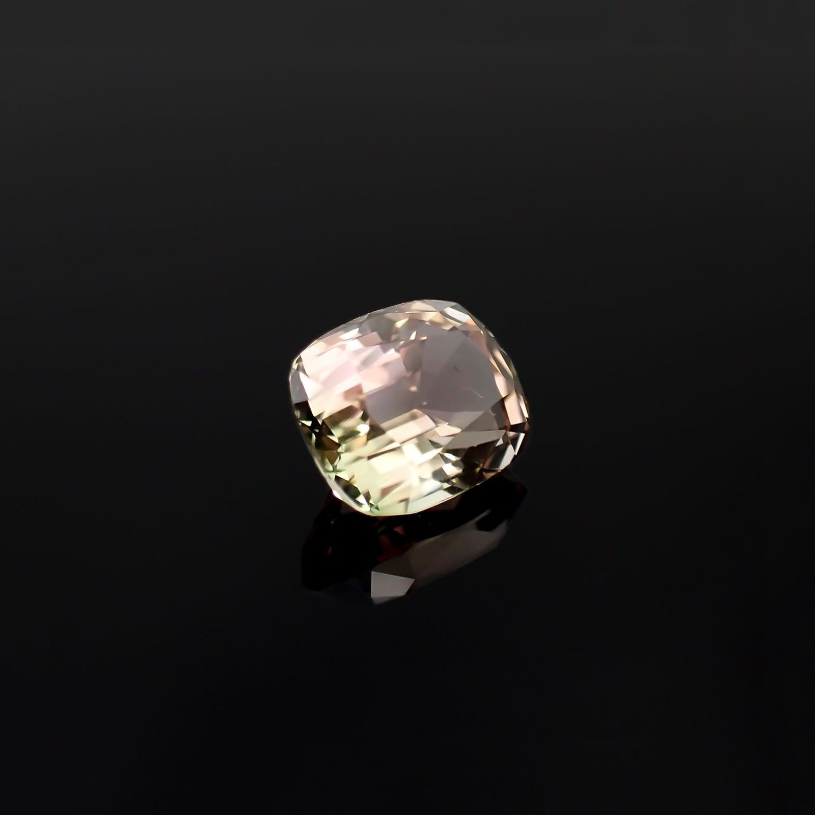 バイカラートルマリン(宝石名トルマリン)ルワンダ産 1.74ct 識別済[221119007]7.8x6.4mm前後