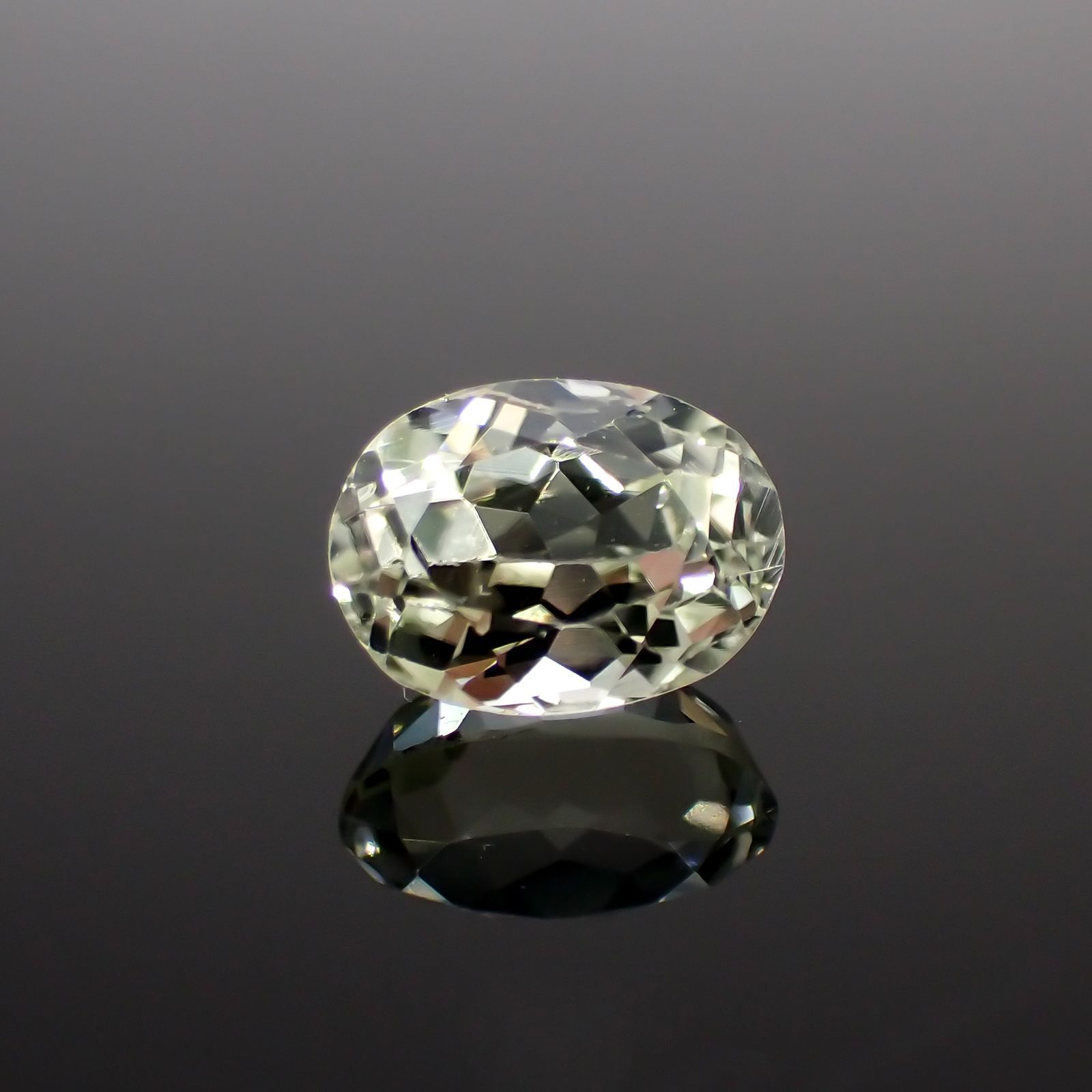 シリマナイト(宝石名シリマナイト)インド産 1.65ct 識別済[211113697]7.9x5.9mm前後