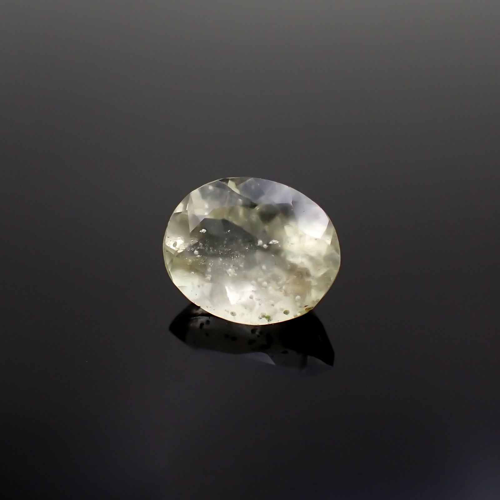 リビアングラス 発見地：エジプト・リビア砂漠 3.30ct[221018195]11.6x9.2mm前後 | TOP STONE(トップストーン)