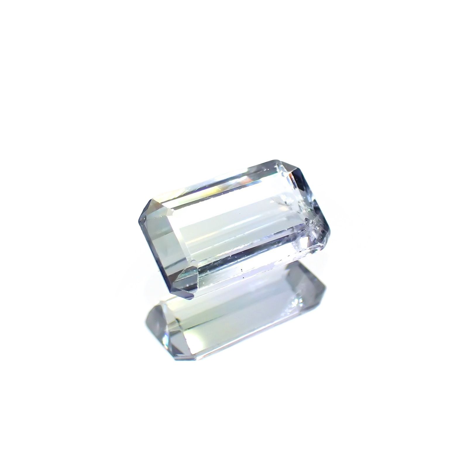 バイカラータンザナイト(宝石名バイカラー・ゾイサイト) タンザニア産 ソ付(彩珠) 0.858ct / 7.3x4.3mm前後 [210610943]