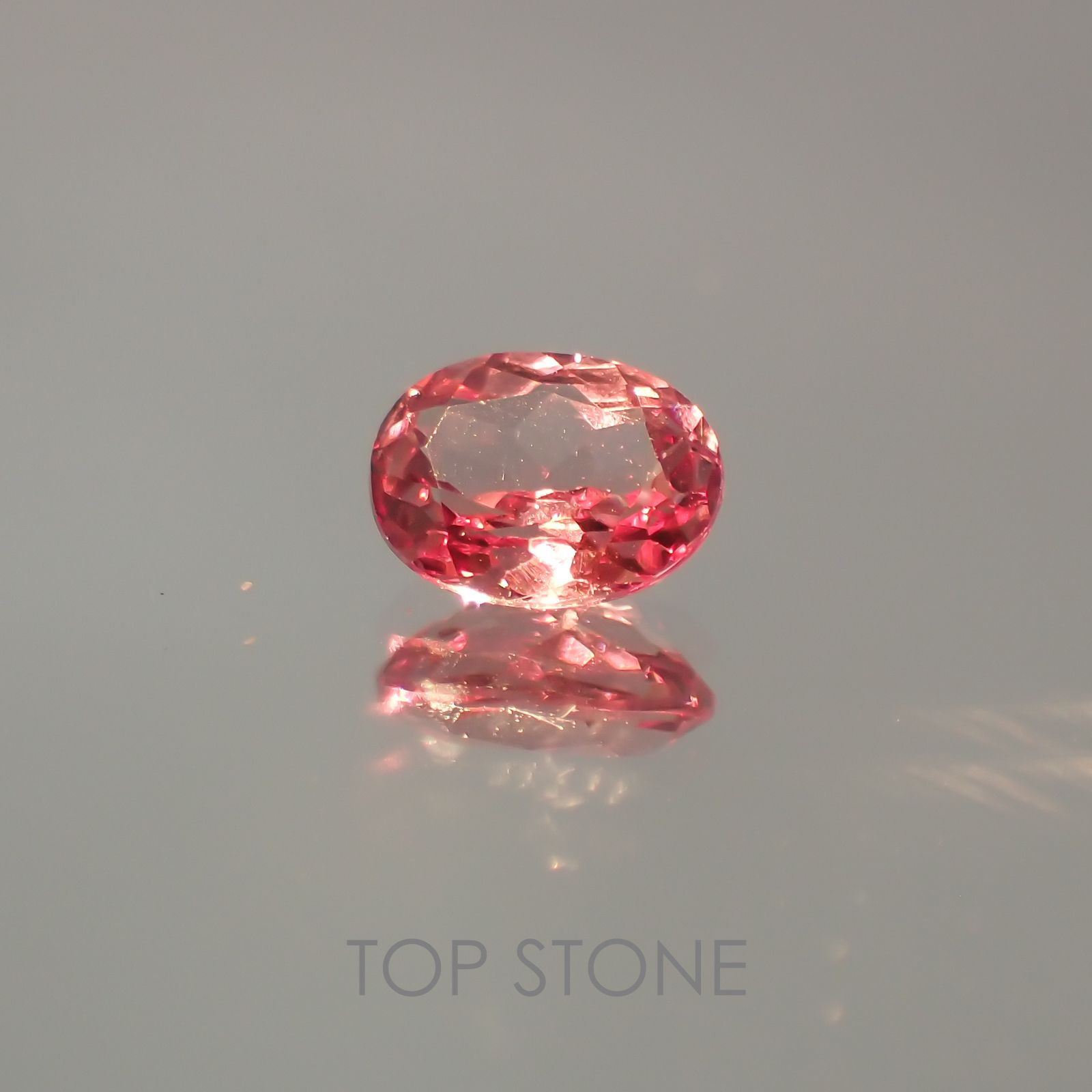 カラーチェンジマラヤガーネット タンザニア産 ルース 0.48ct[21059667]5.5×4.3mm前後