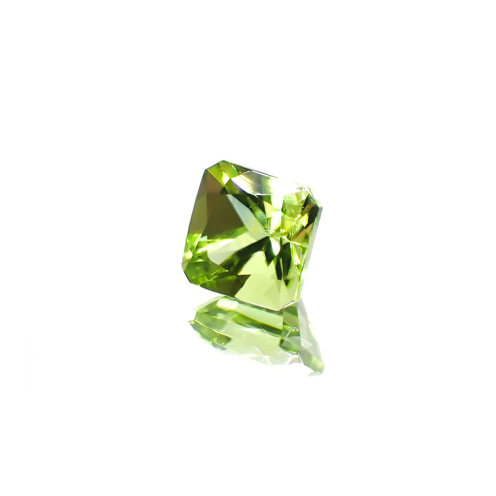 ◇アッシャーカット◇ペリドット(宝石名ペリドット) パキスタン産 1.37ct 識別済[210913485]6×6mm前後