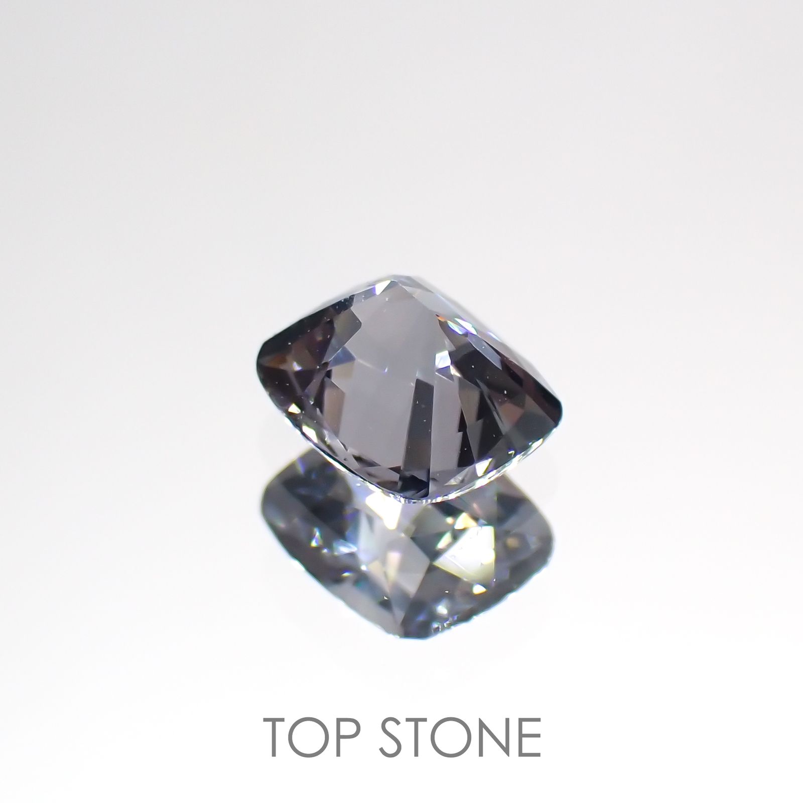 プラチナスピネル(宝石名スピネル)ビルマ産 0.75ct 識別済[220114114]5.5x4.6mm前後