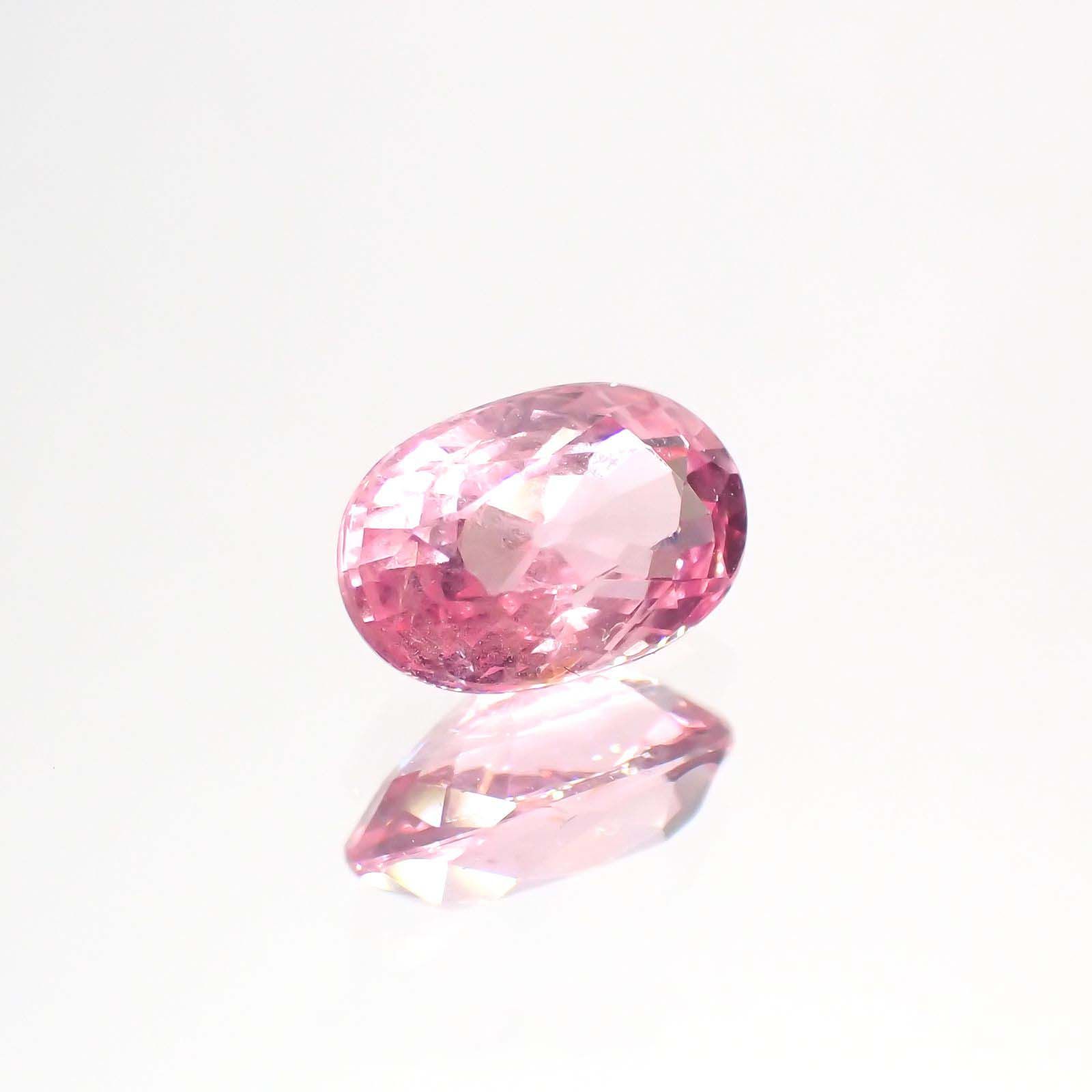 ピンクスピネル(宝石名ピンク・スピネル)タンザニア産 1.212ct ソ付(彩珠)[230722571]7.6x5mm前後
