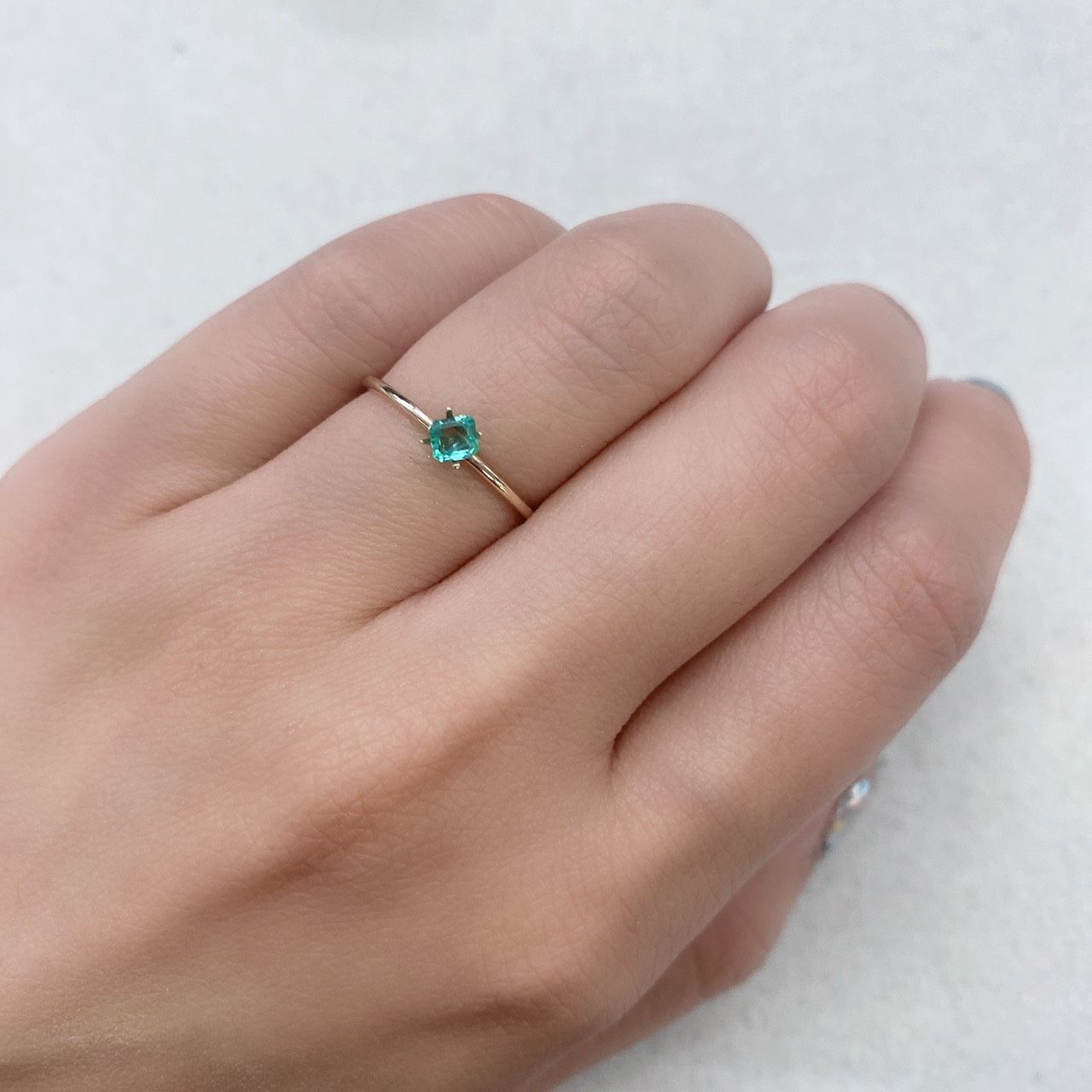 エメラルド(宝石名エメラルド) コロンビア産 0.15ct 識別済[201812832]3.2×3mm前後