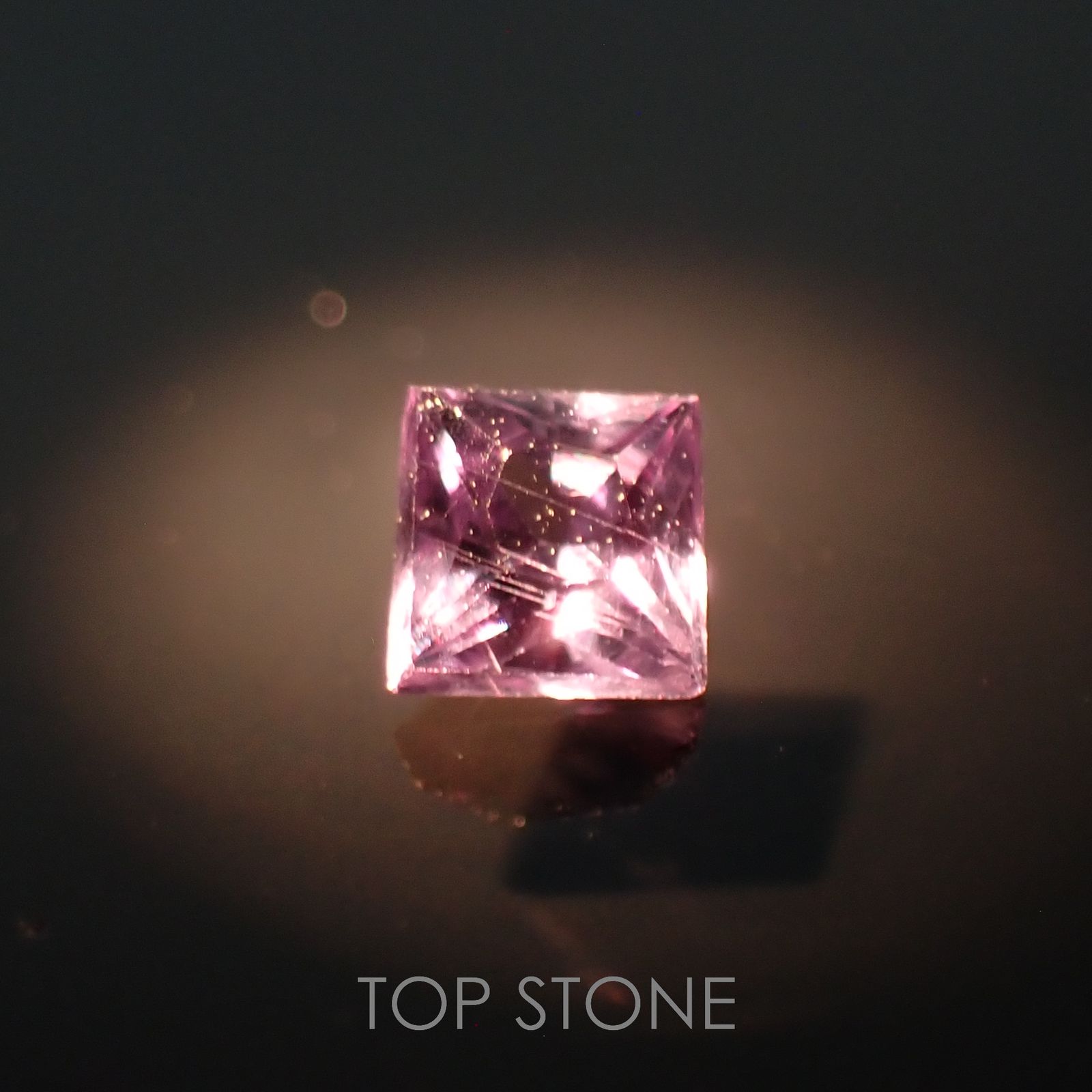 ◇プリンセスカット◇カラーチェンジガーネット アレキタイプ(宝石名ガーネット)マダガスカル・ベキリー産 0.10ct 識別済[220616546]2.4x2.4mm前後