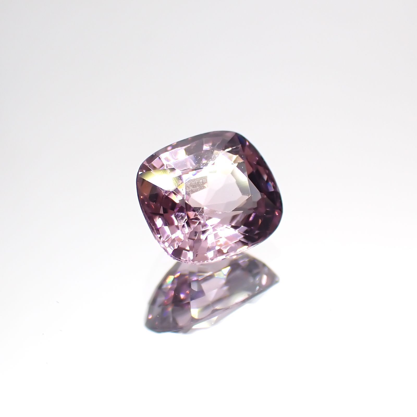 パープルスピネル(宝石名スピネル)ビルマ産 1.41ct 識別済[231124305]7.3x6.2mm前後