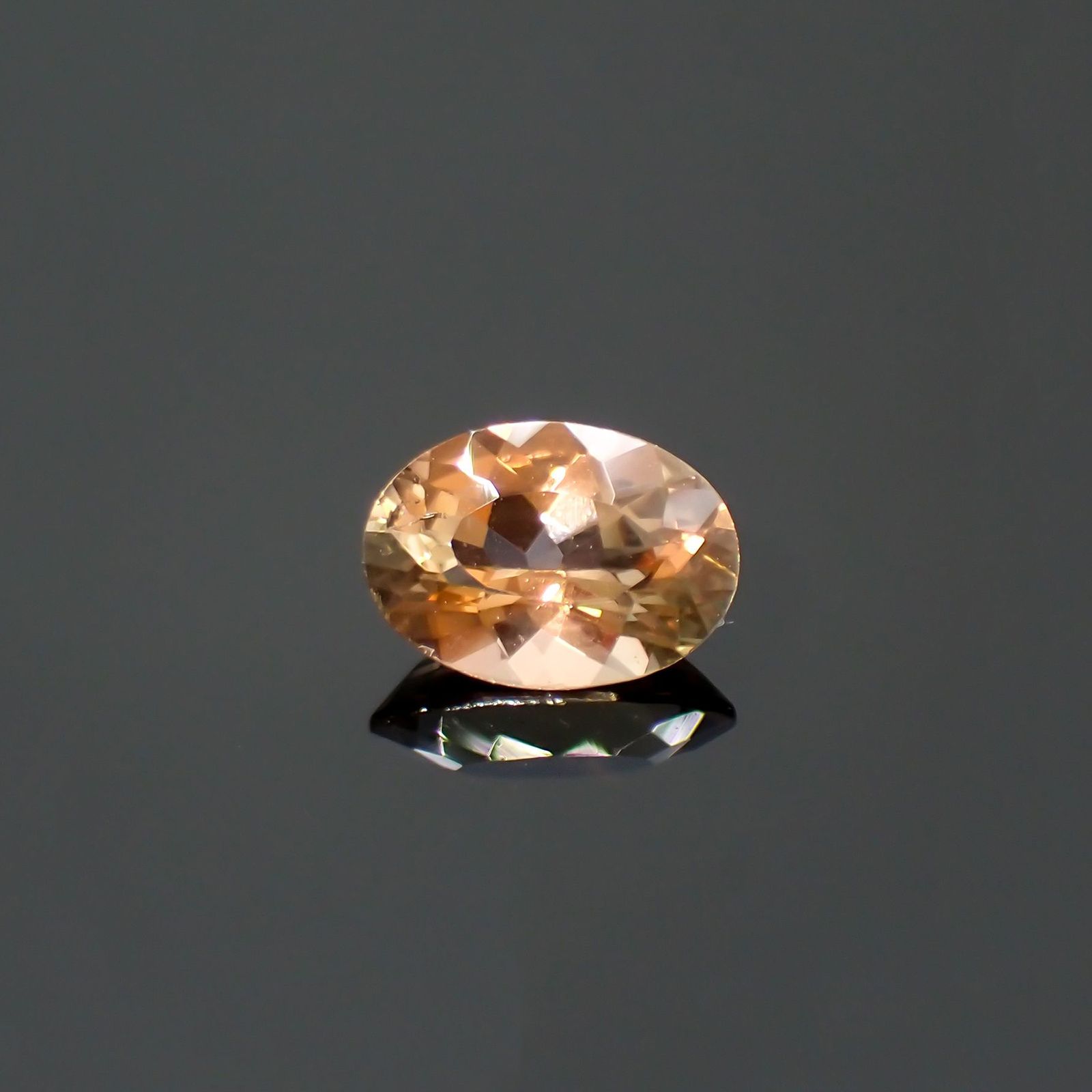 アンダリュサイト(宝石名アンダリュサイト)スリランカ/モザンビーク産 0.70ct 識別済[220114427]7x5mm前後