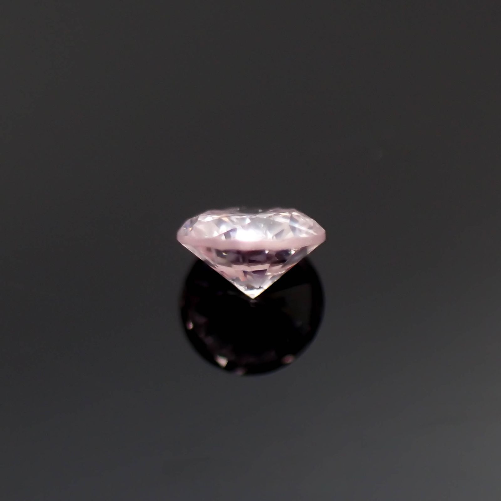 ピンクダイヤモンド(宝石名ダイアモンド I-2/VERY LIGHT PINK) 0.039ct ソ付(CGL)[230120143]2.12x2.17mm前後