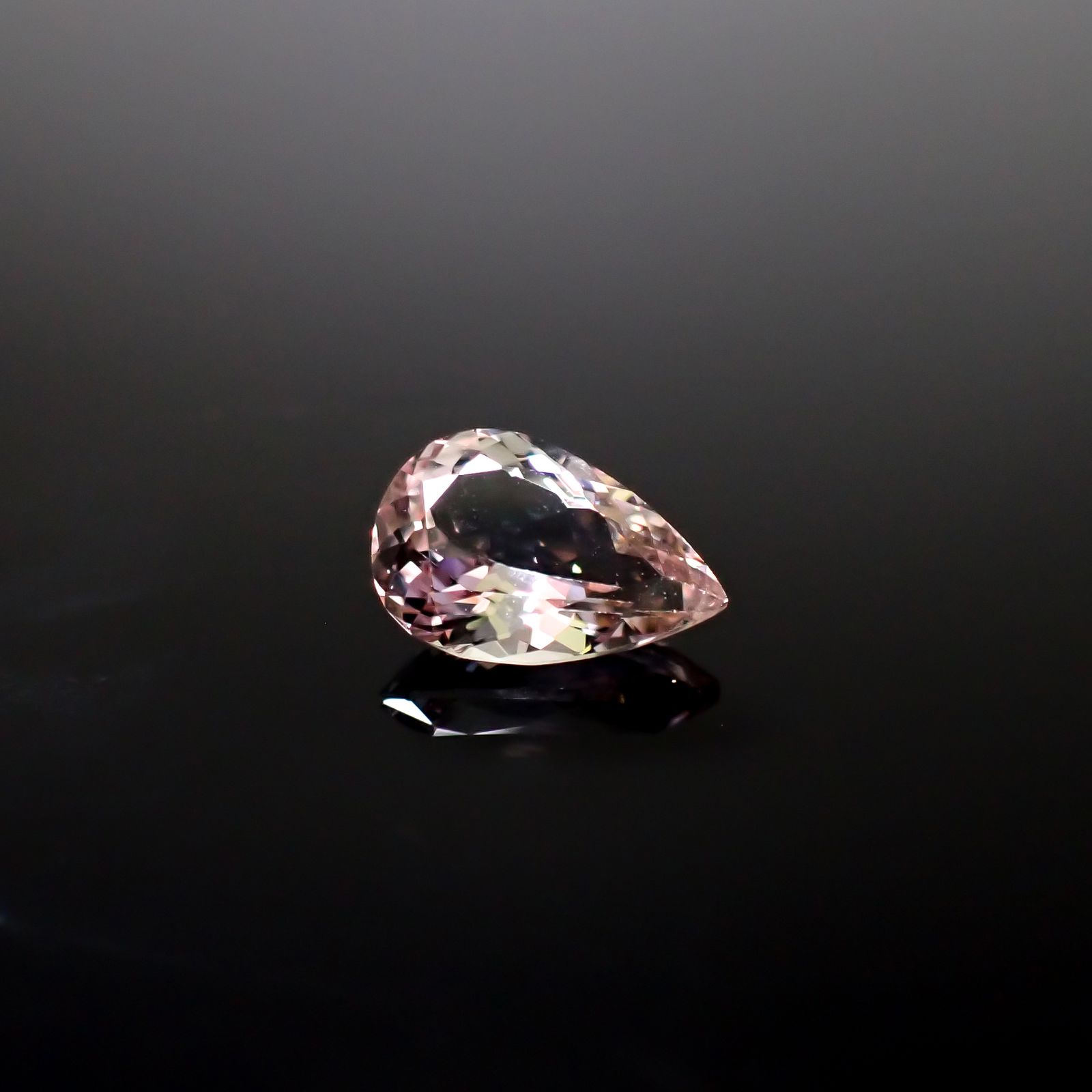 ピンクゾイサイト(宝石名ピンク・ゾイサイト)タンザニア産 0.972ct ソ付(彩珠)[241129500]8.1x5.4mm前後