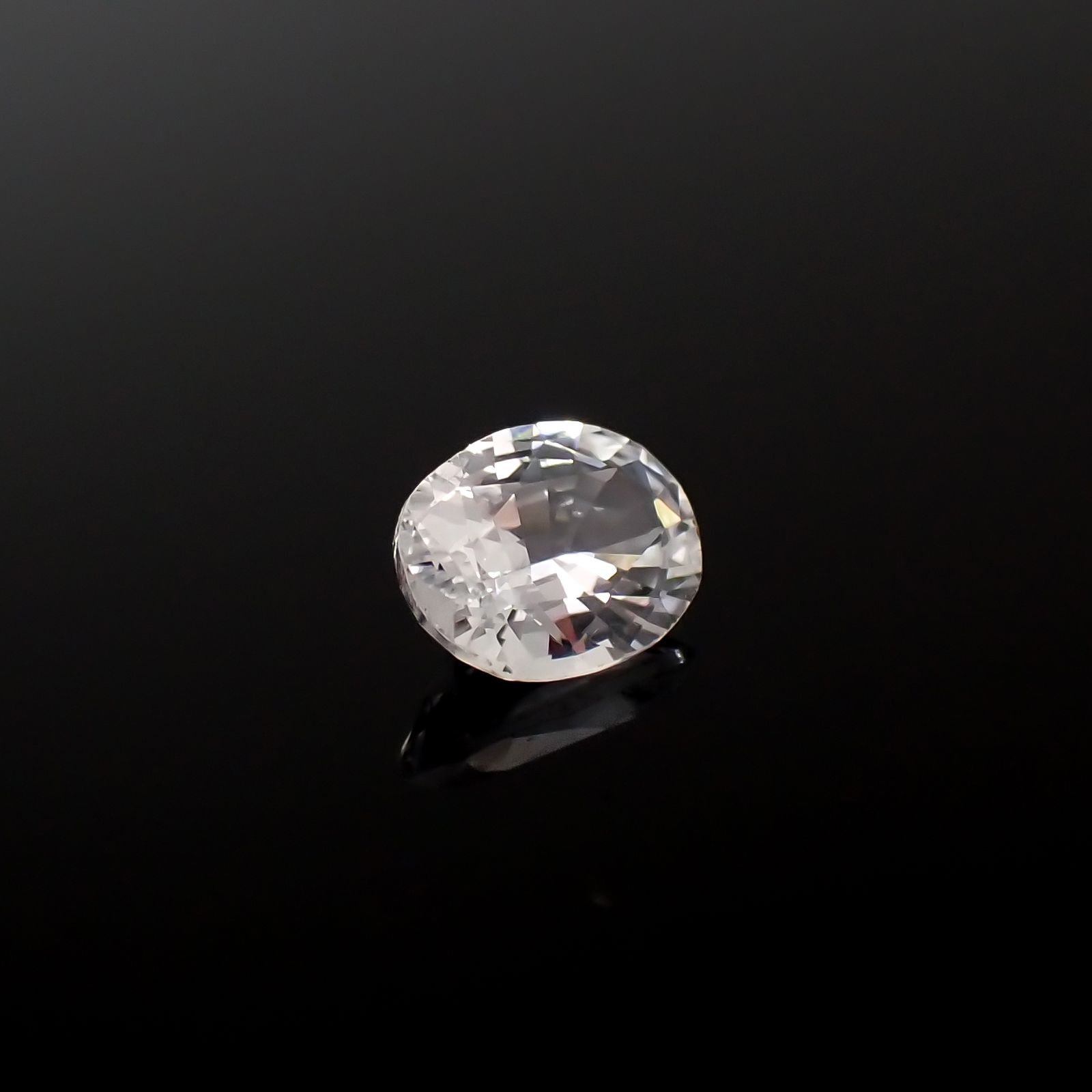 カラーレスサファイア スリランカ産 0.41ct[240527477]5.1x3.9mm前後