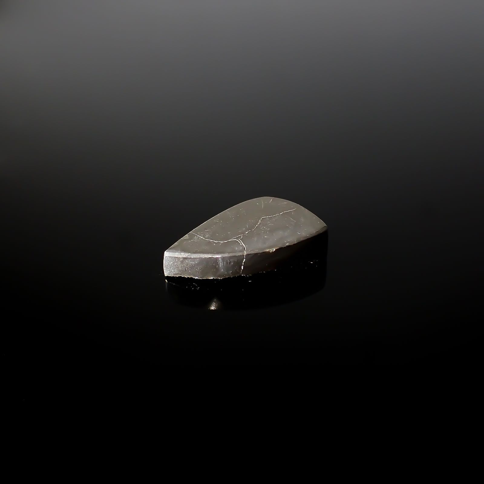 ◇フリーフォーム◇レインボーパイライト 原石 ロシア産 12.03ct[240326425]23.1x13.3mm前後