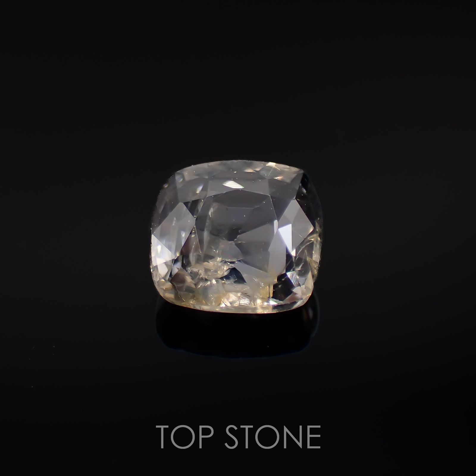 グレースピネル(宝石名スピネル)ビルマ/マダガスカル産 0.75ct 識別済[220817561]5.5x5.2mm前後