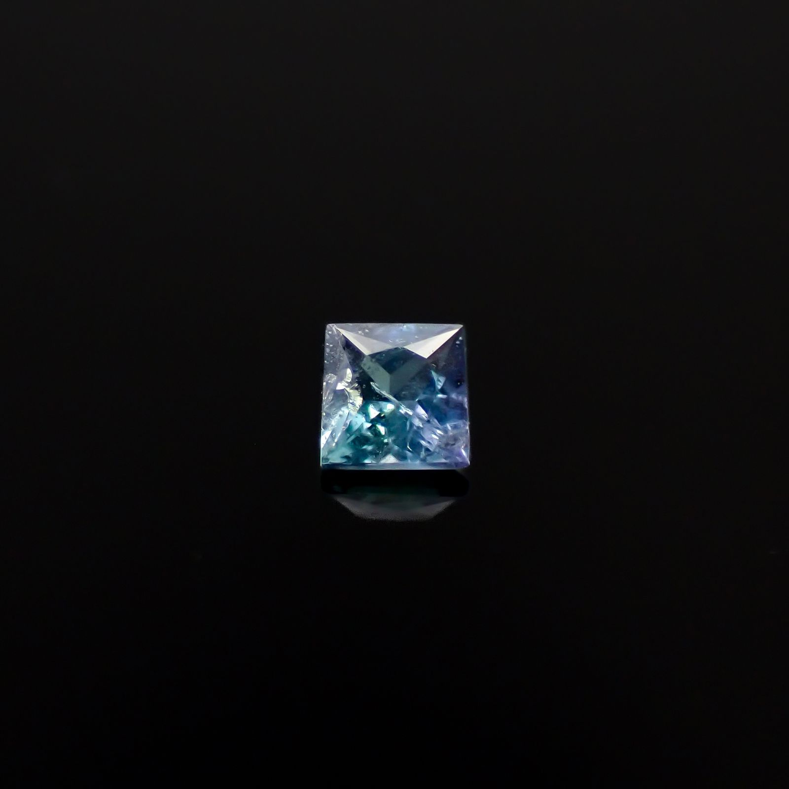 ◇プリンセスカット◇ブルーコーネルピン(宝石名ブルー・コーネルピン)タンザニア産 0.11ct 識別済[240527689]2.6x2.6mm前後