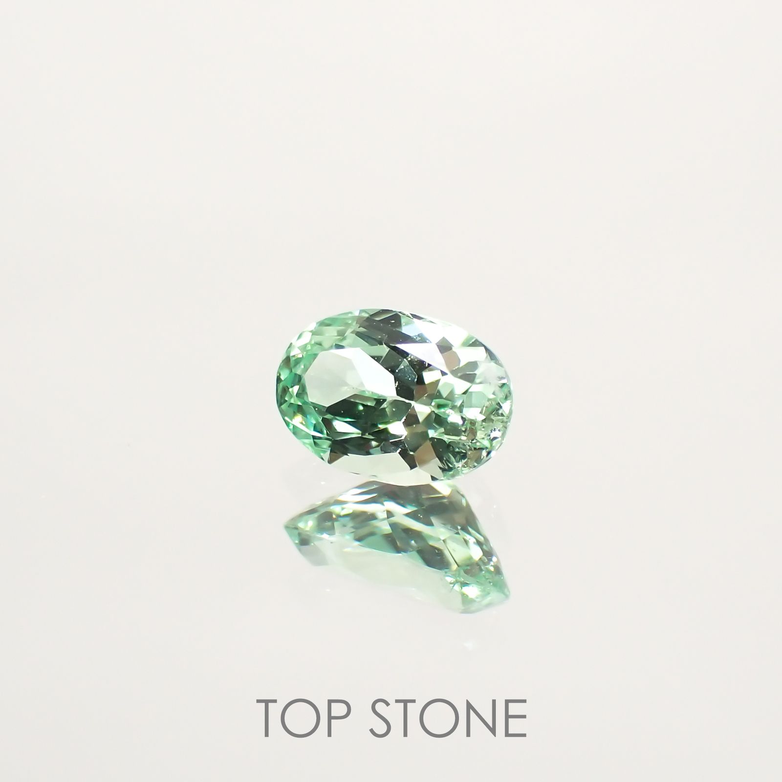 ミントガーネット(宝石名グリーン グロッシュラー・ガーネット) タンザニア産 0.57ct 識別済[210711923]6×4mm前後