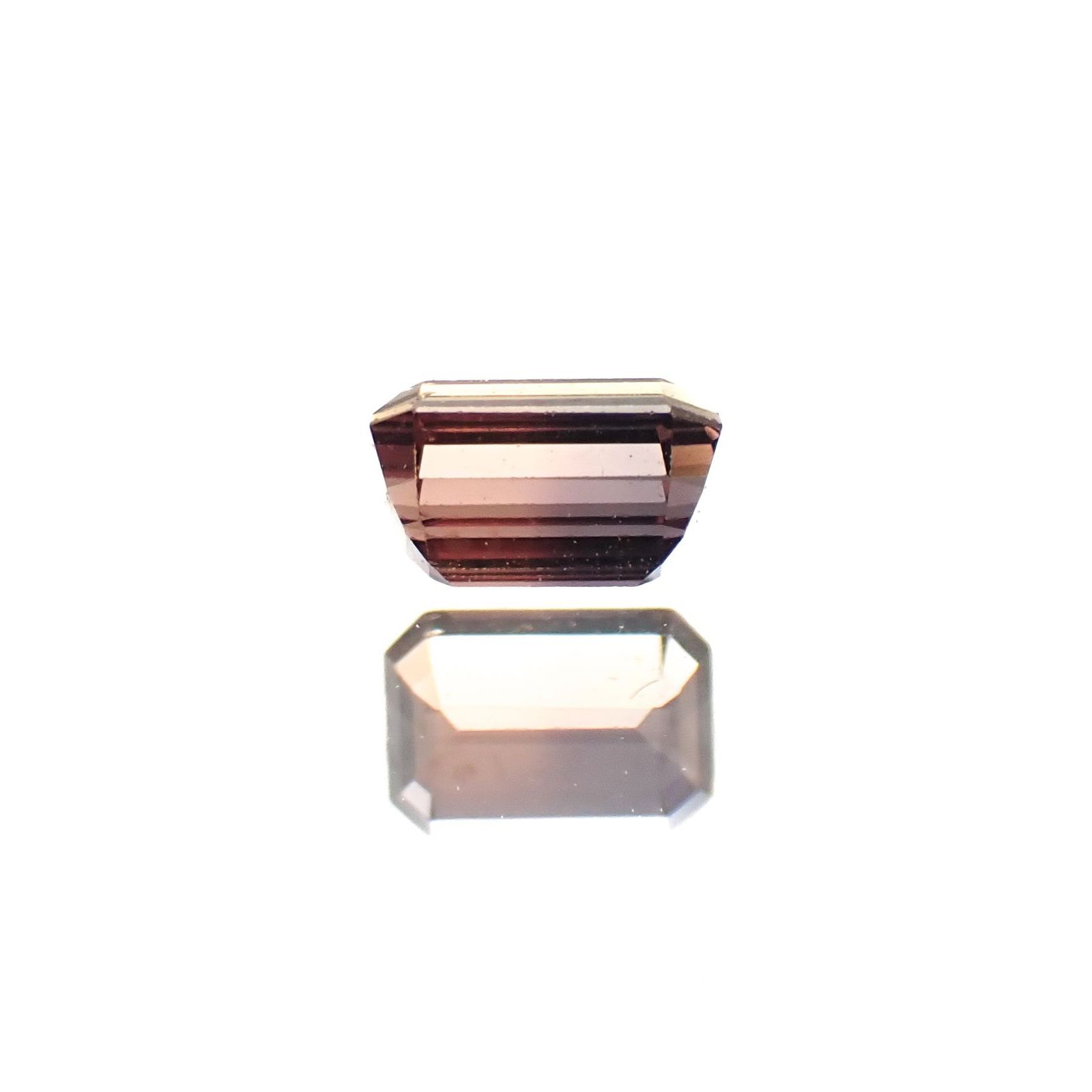 バイカラーサファイア(宝石名バイカラー・サファイア)タンザニア・ソンゲア鉱山産 識別済 0.31ct / 4.1x2.8mm前後 [220717153]