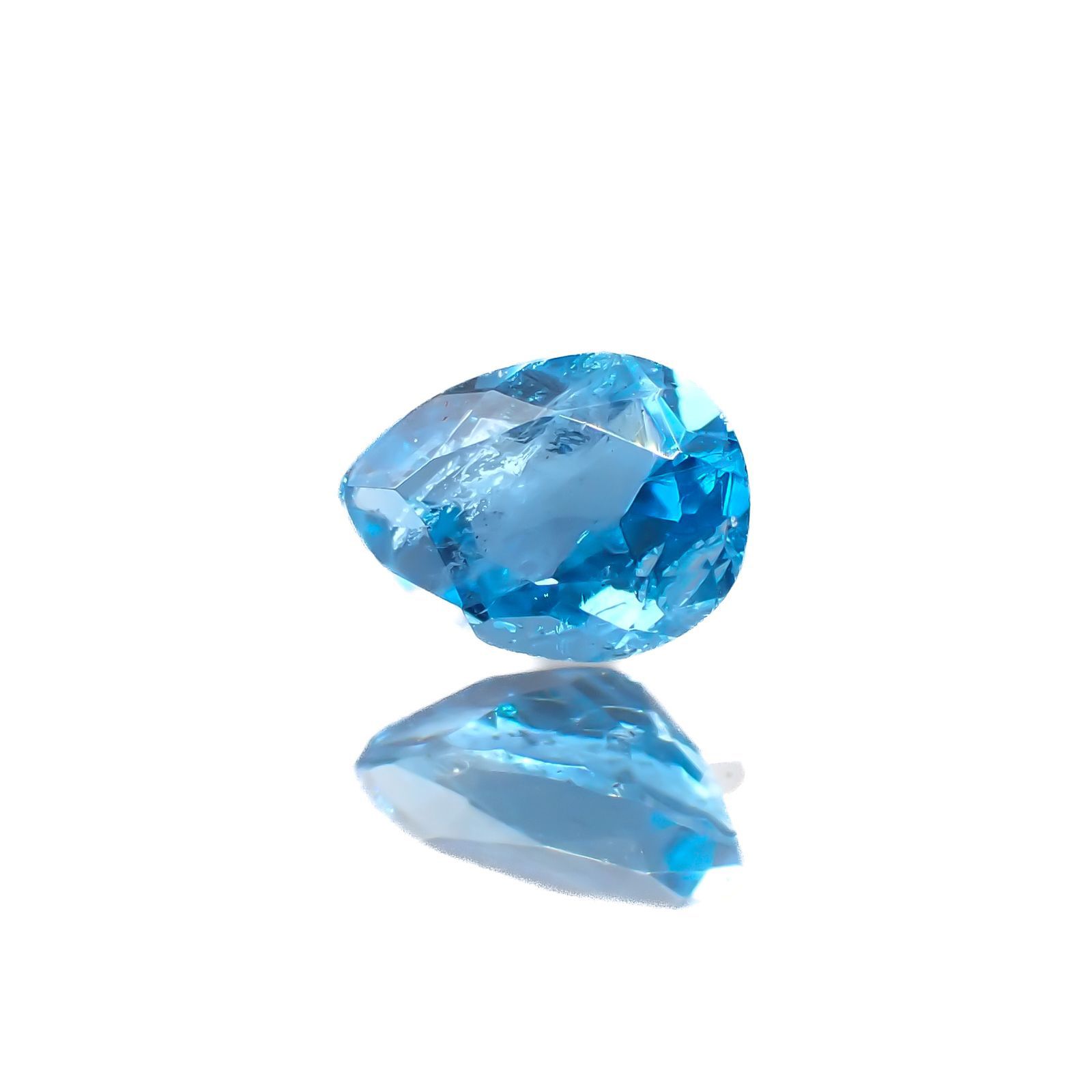 アウイナイト フルオレッセンス(宝石名アウイナイト)ドイツ産 0.27ct 識別済[250917688]5.3x3.7mm前後