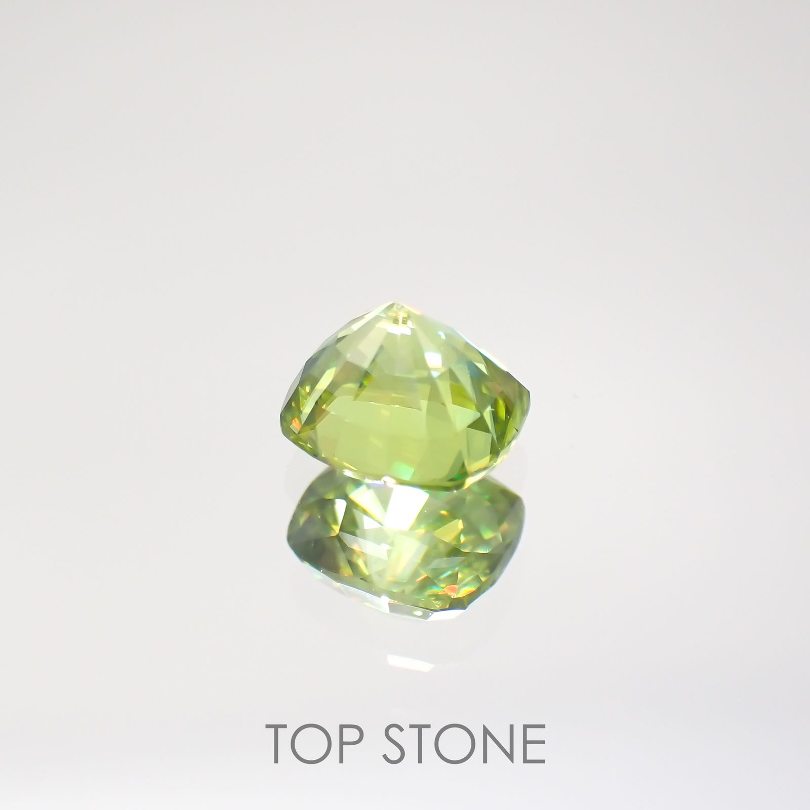 スフェーン マダガスカル産 ルース 0.94ct[210712007]5.8×5.1mm前後