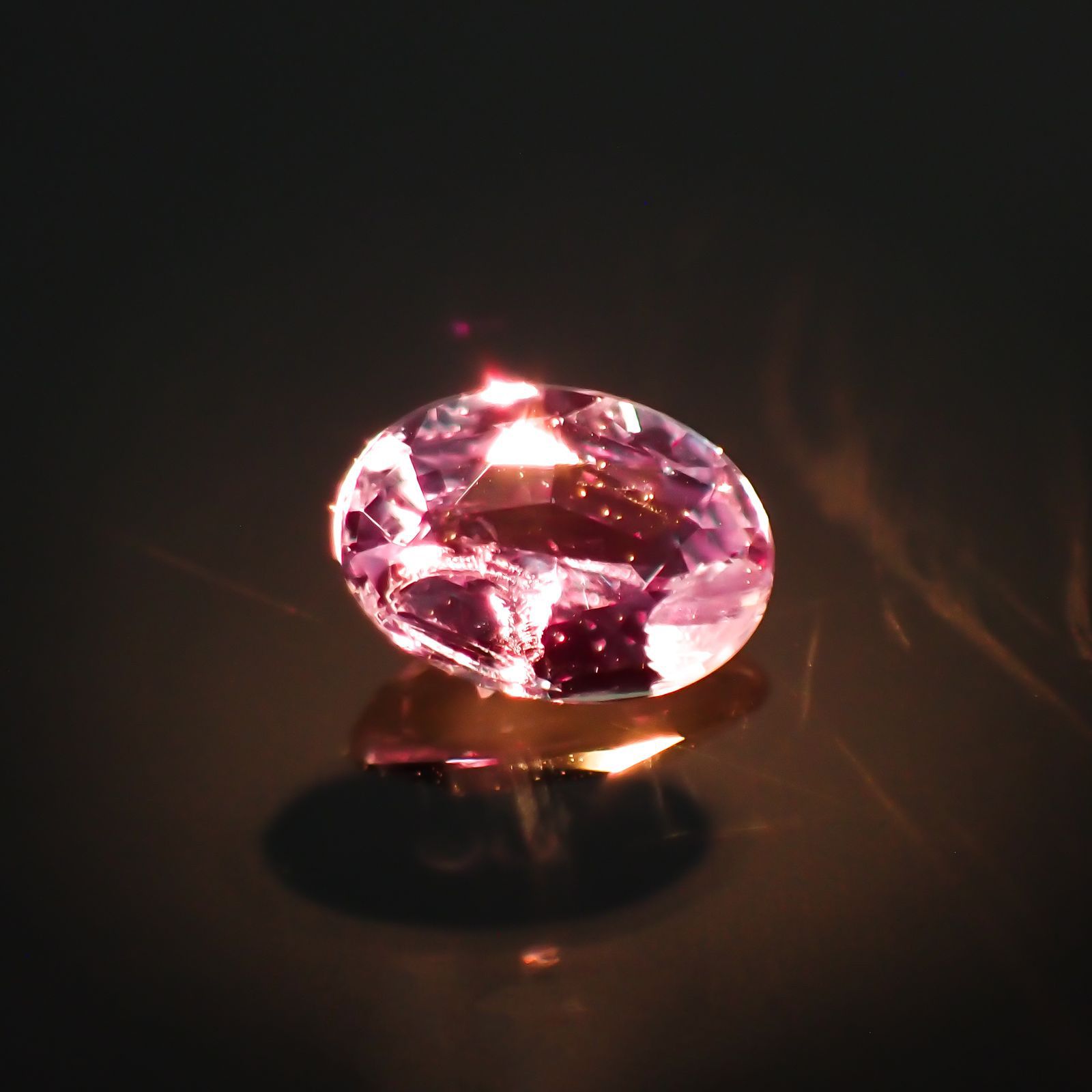 アレキサンドライト(宝石名アレキサンドライト)ブラジル産/EmeraldMains社製 0.127ct ソ付(彩珠)[220113814]3.6x2.6mm前後