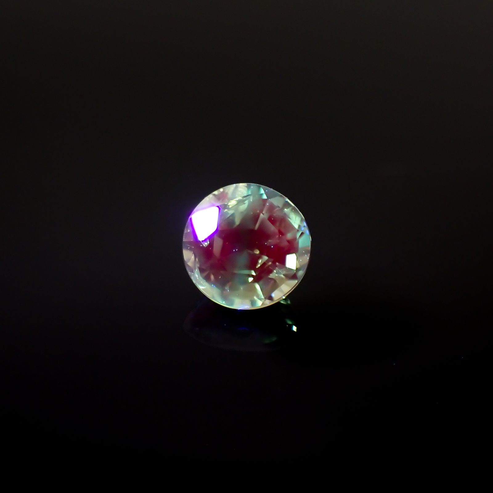 シルキーアレキサンドライト(宝石名アレキサンドライト)ブラジル・ミナスジェライス州ヘマチタ鉱山産 0.28ct 識別済[240527402]3.8x3.8mm前後