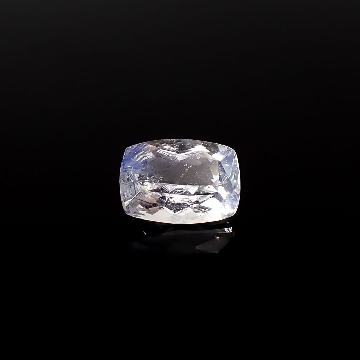 デュモルチェライトインクォーツ ブラジル産 0.89ct / 7.1x5.1mm前後 [260331854]