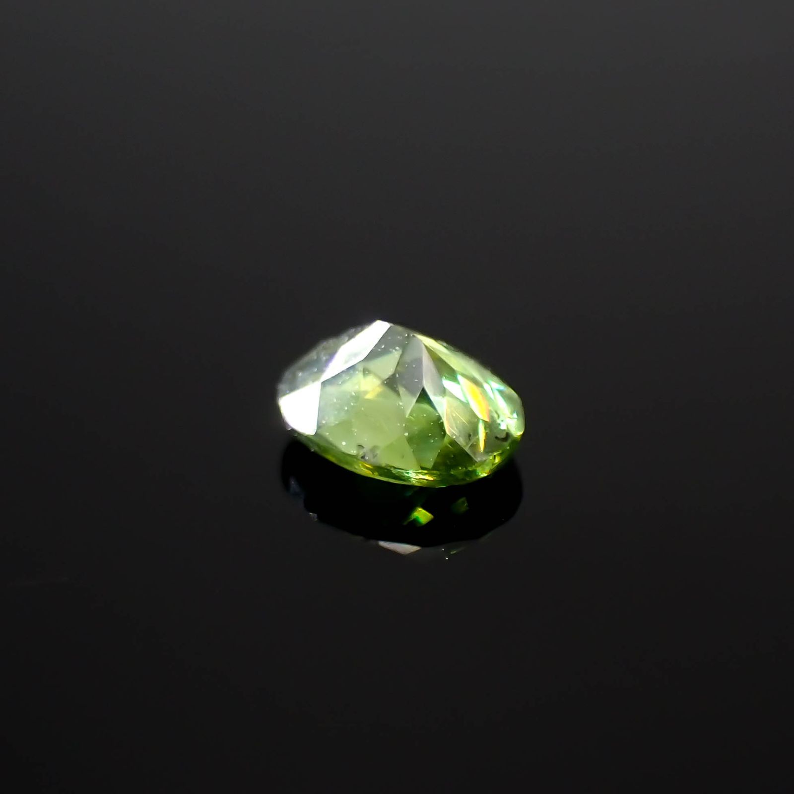グリーンスファレライト(宝石名グリーン・スファレライト)ブルガリア産 0.355ct ソ付(彩珠)[231225081]4.5x3.6mm前後