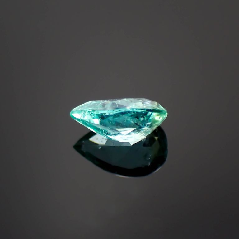 パライバトルマリン(宝石名トルマリン/別名パライバ・トルマリン)ブラジル・キントス鉱山産 0.23ct 識別済[221018837]5.3x3.4mm前後