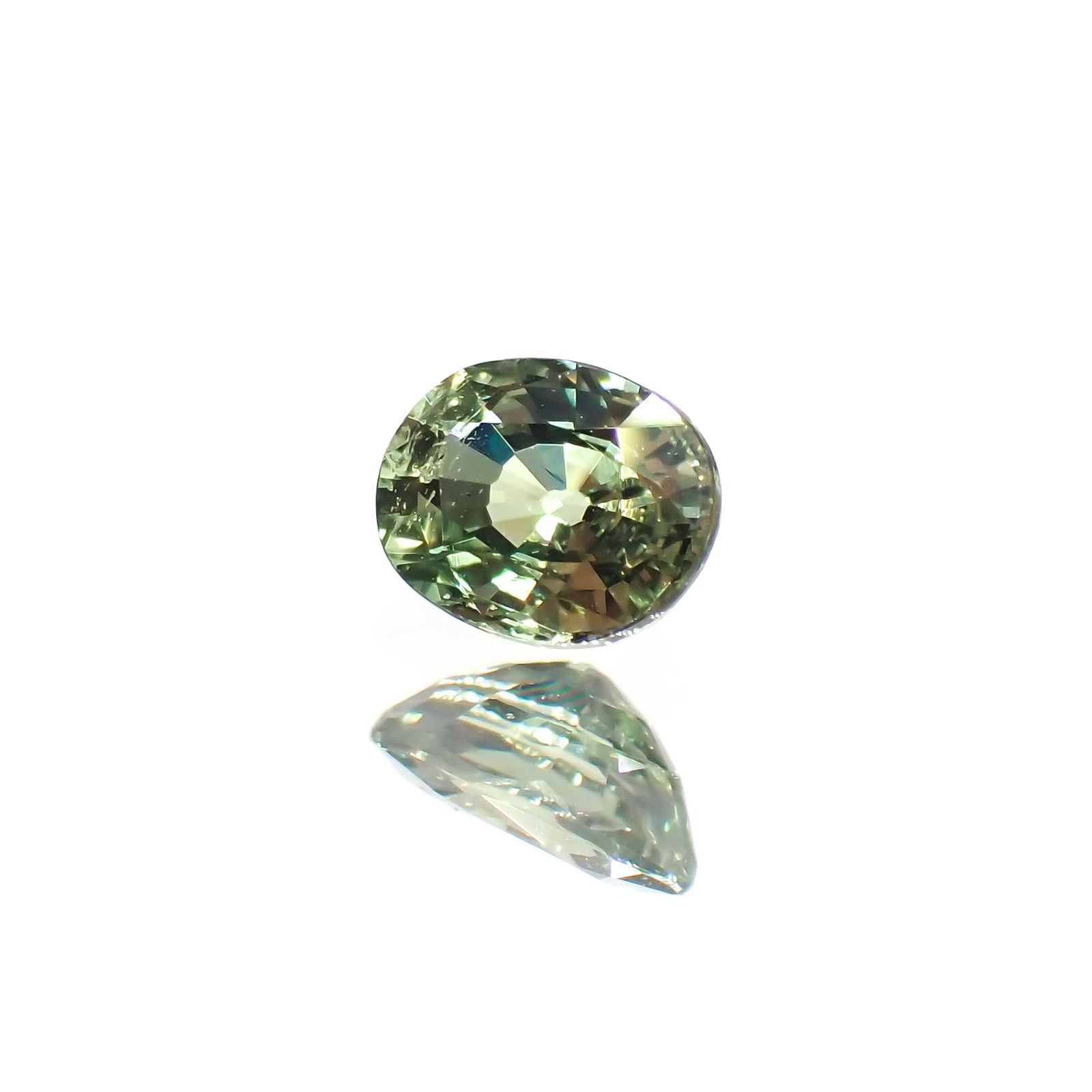 グリーンクリソベリル(宝石名クリソベリル)スリランカ/マダガスカル産 識別済 0.33ct / 4.5x3.4mm前後 [220114476]